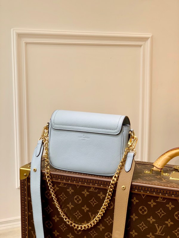 Louis Vuitton Shoulder Bag – LVSH1098