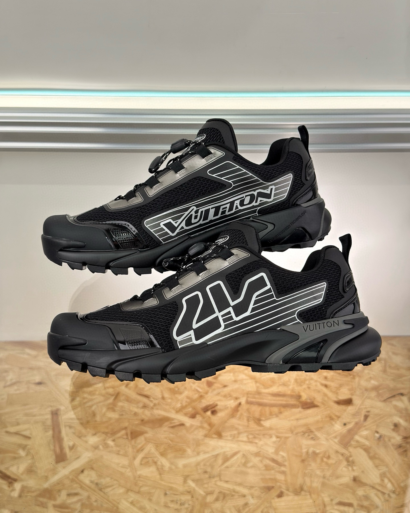 Louis Vuitton Sneaker – LSVT1459