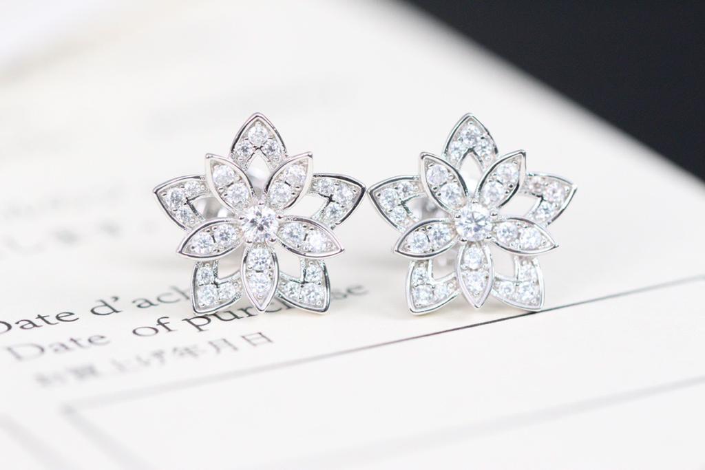 Van Cleef & Arpels Earrings – JWWM1052