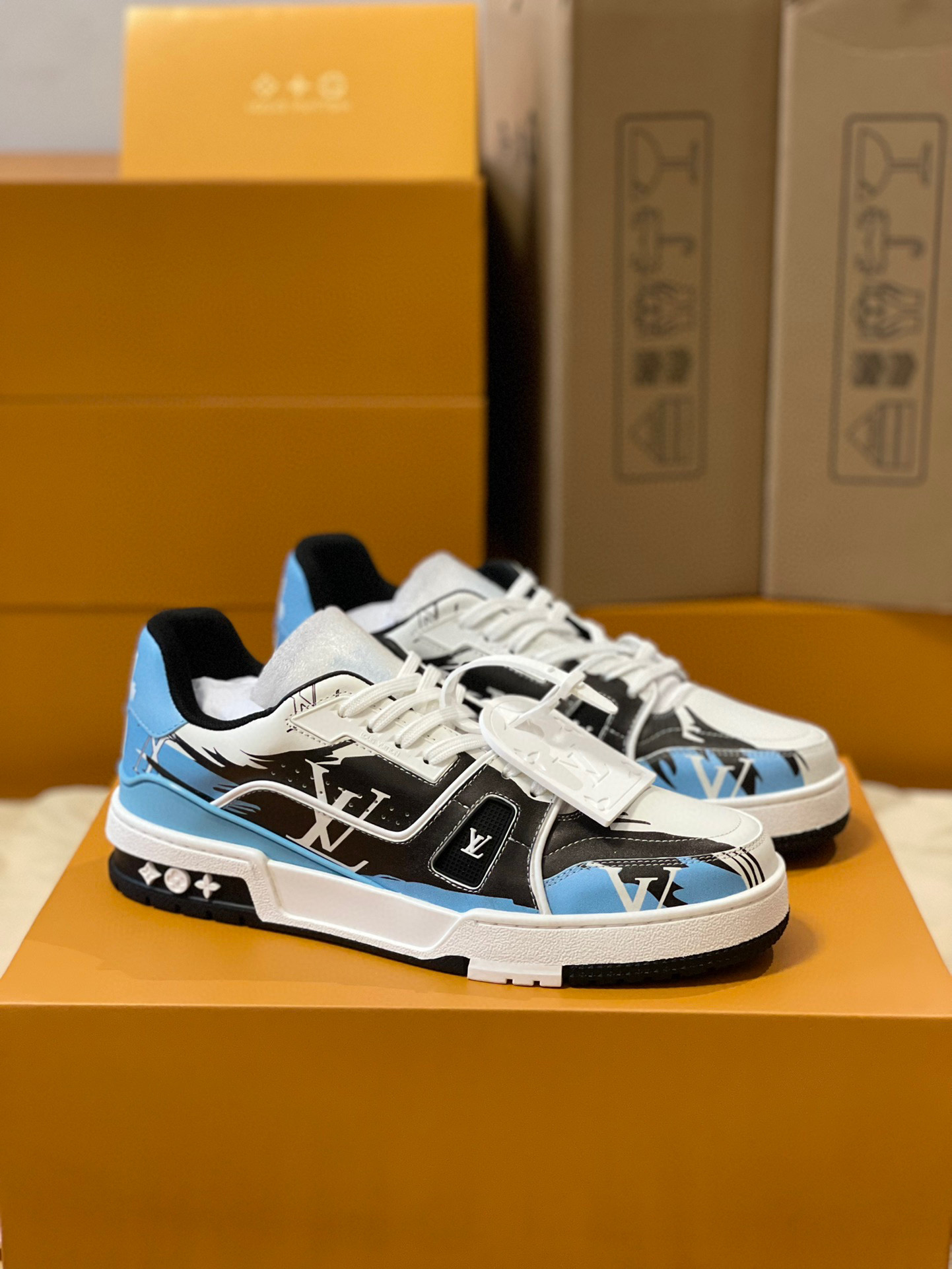 Louis Vuitton Sneaker – LSVT1224