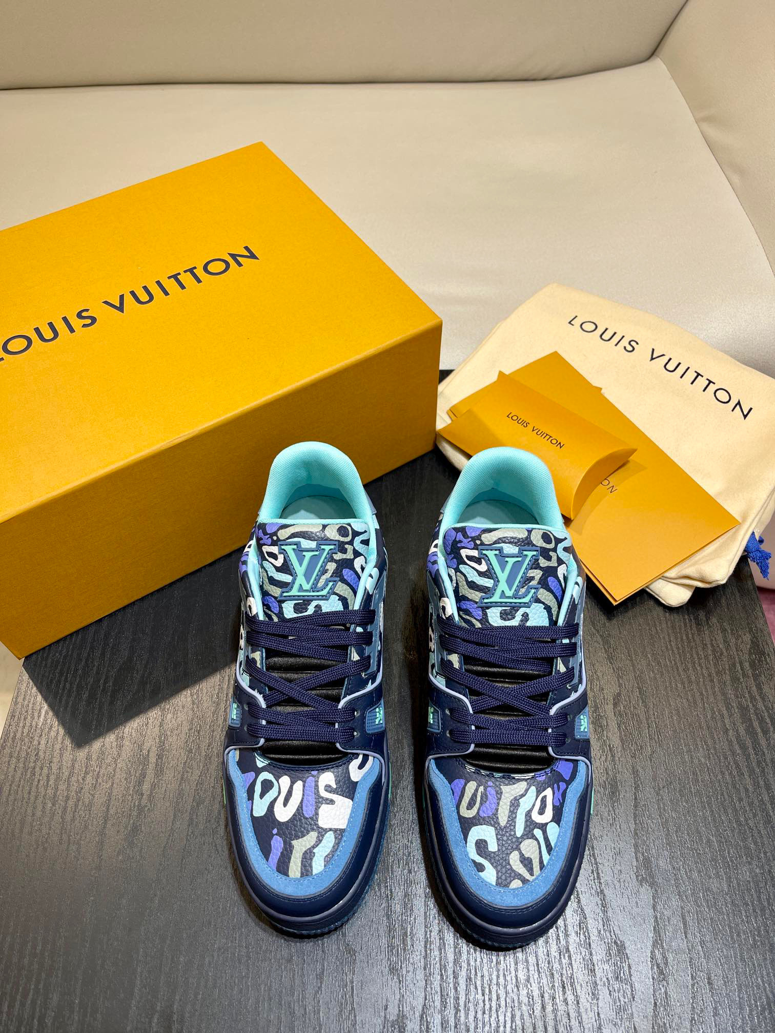 Louis Vuitton Sneaker – LSVT1227