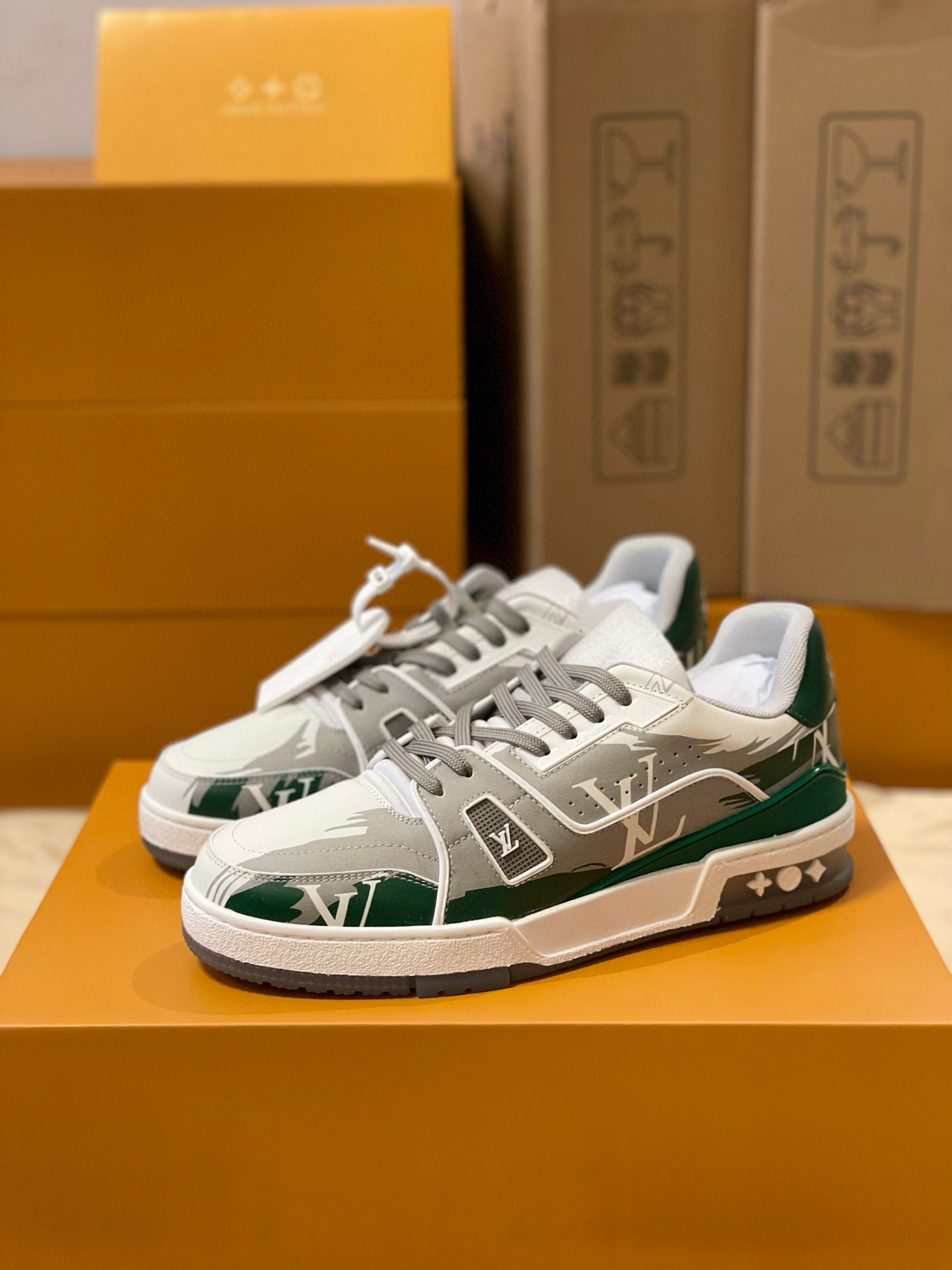 Louis Vuitton Sneaker – LSVT1225