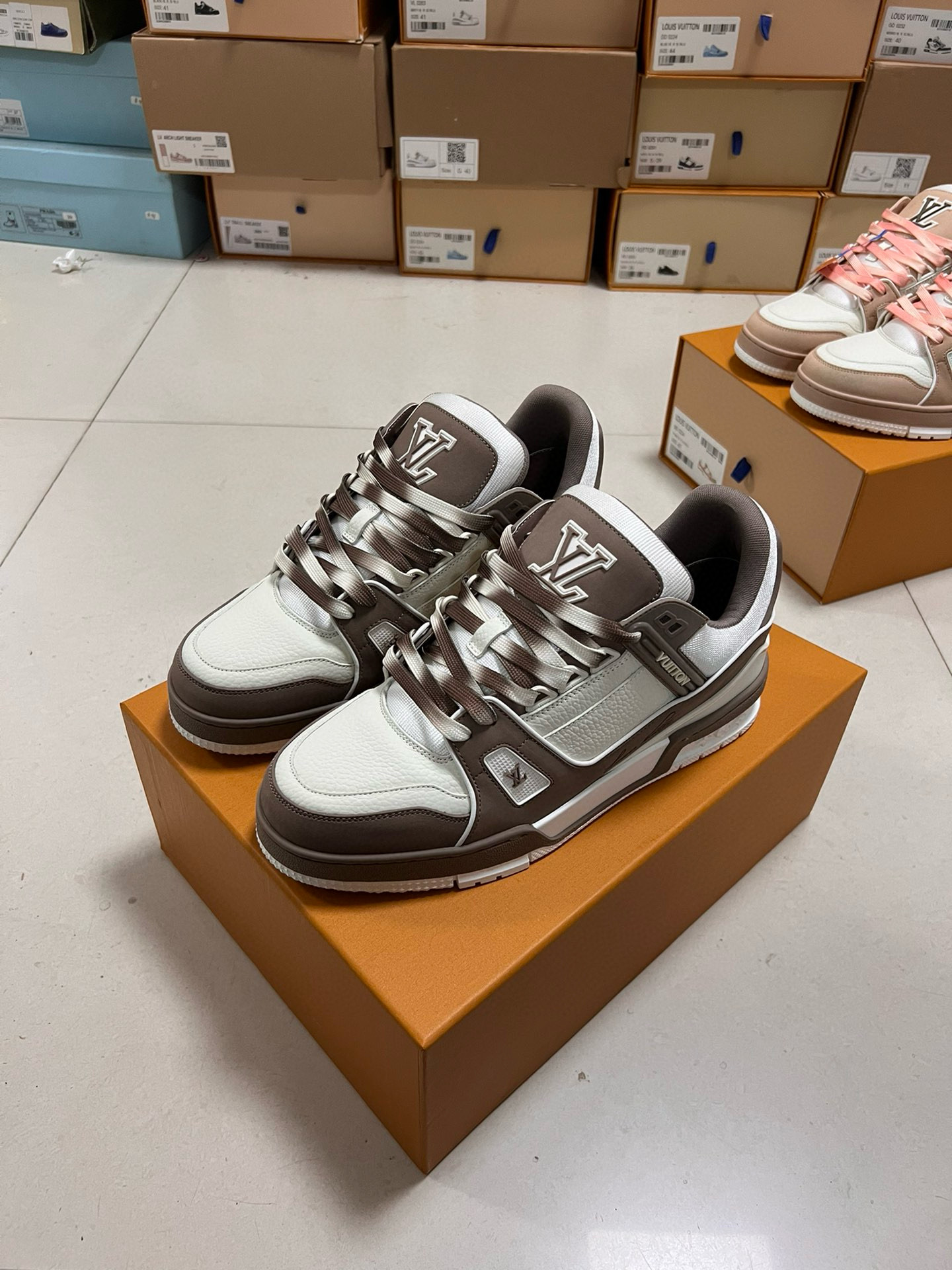 Louis Vuitton Sneaker – LSVT1417