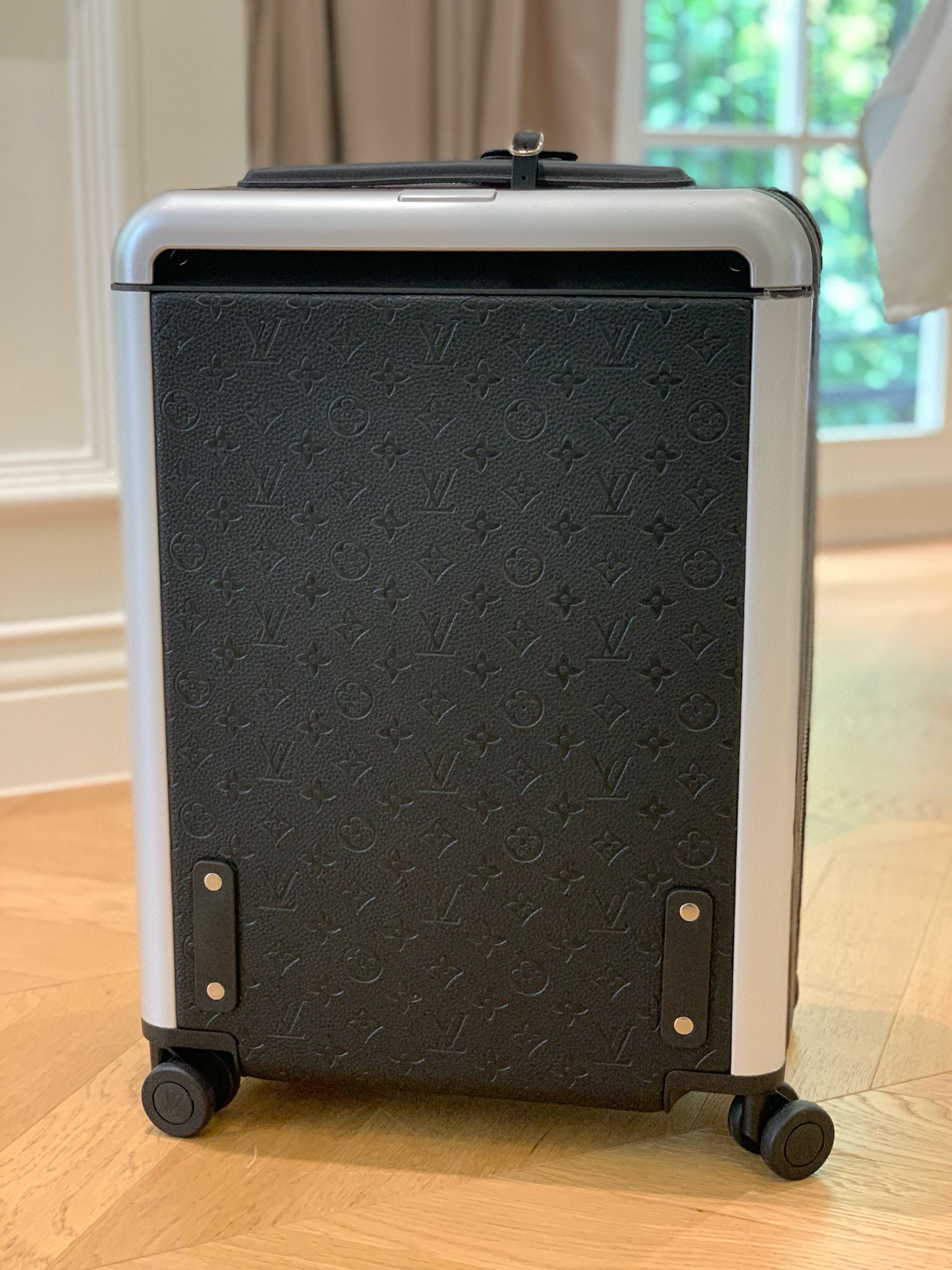Louis Vuitton Suitcase – BGSC1013