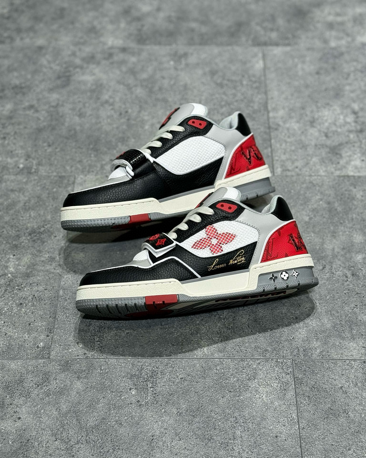 Louis Vuitton Sneaker – LSVT1324