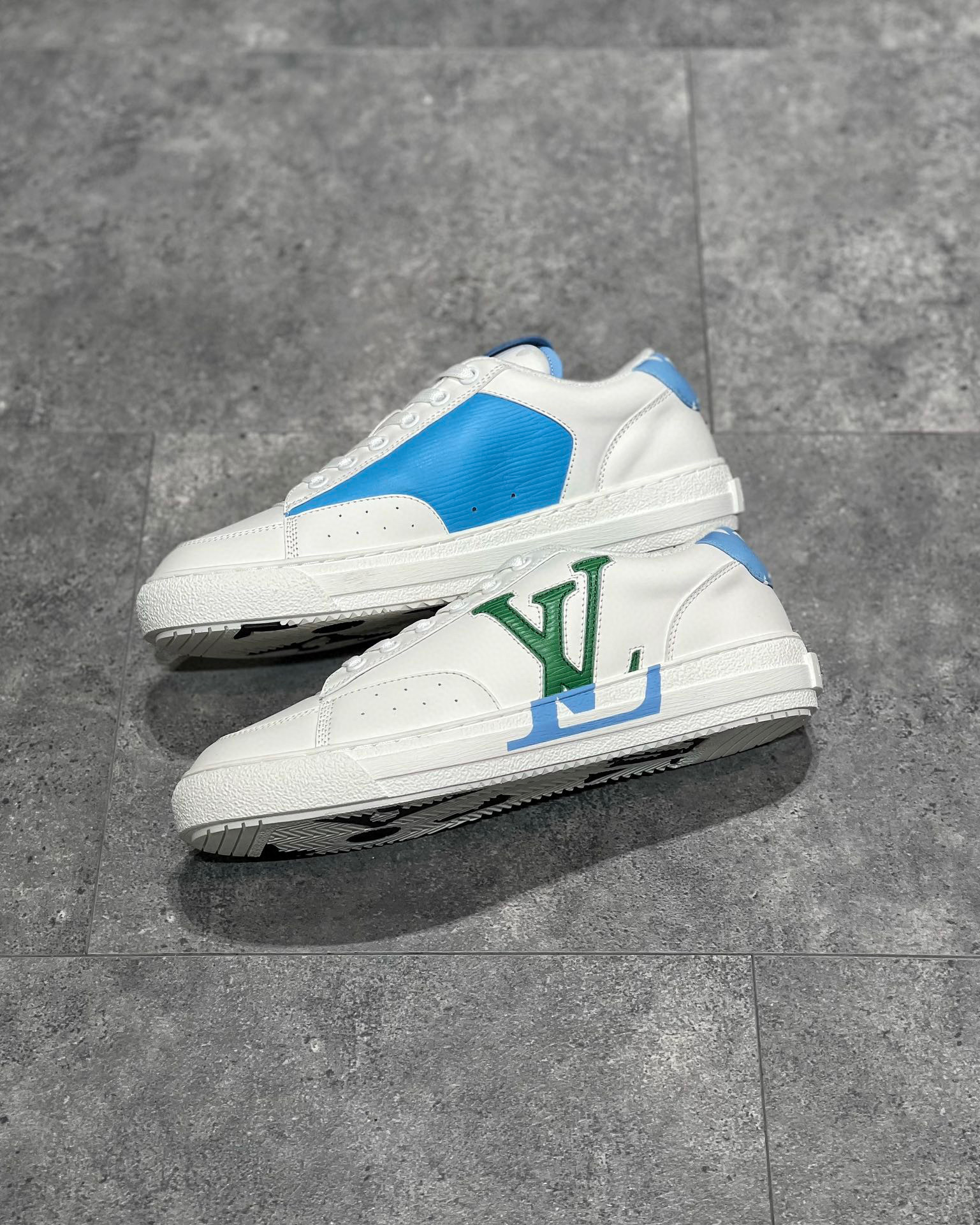 Louis Vuitton Sneaker – LSVT1302