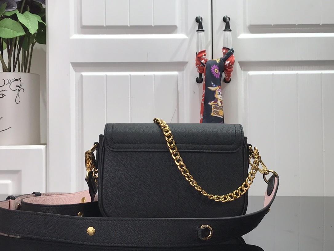 Louis Vuitton Shoulder Bag – LVSH1037
