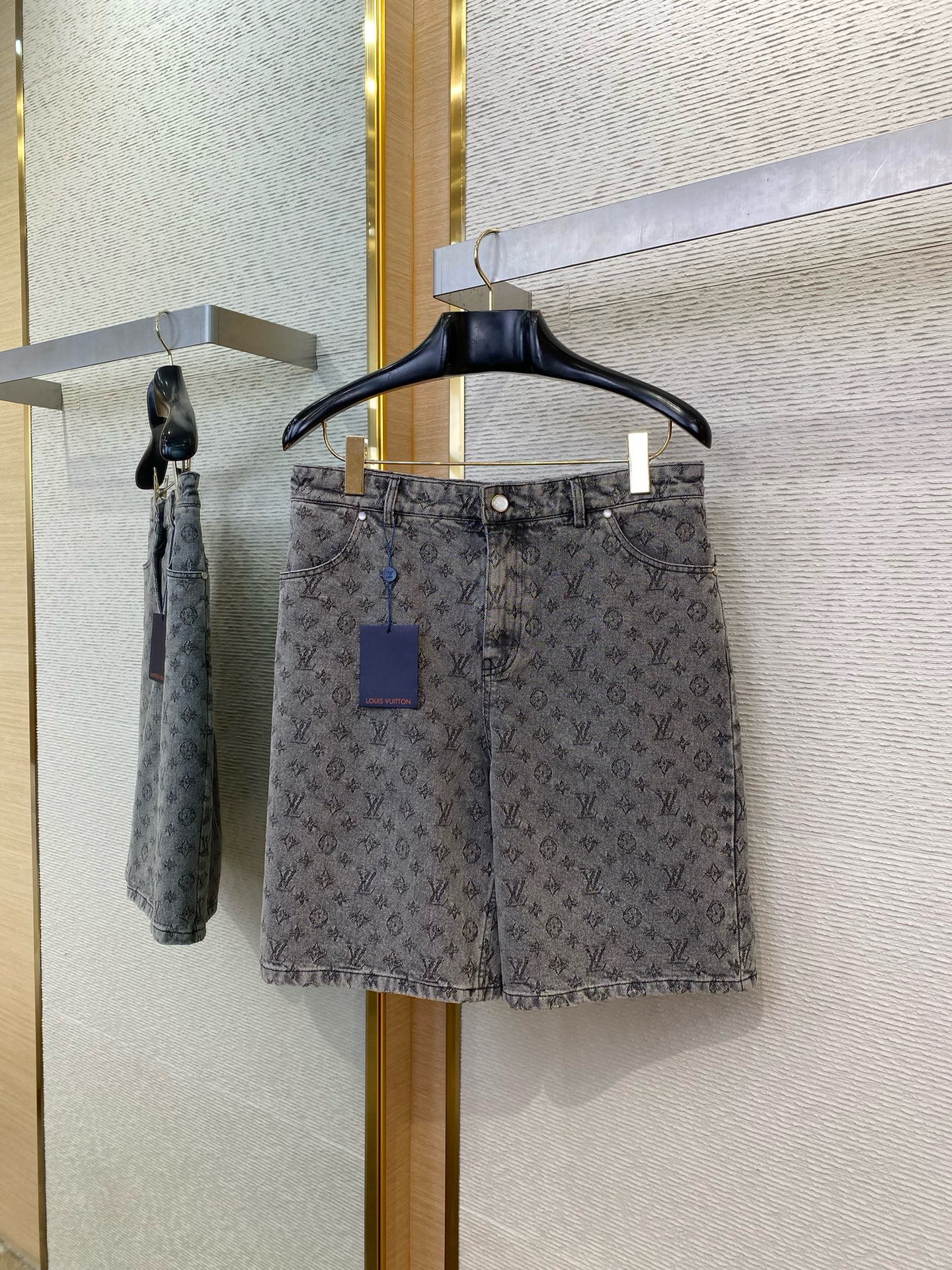 Louis Vuitton Short – TRJT1178