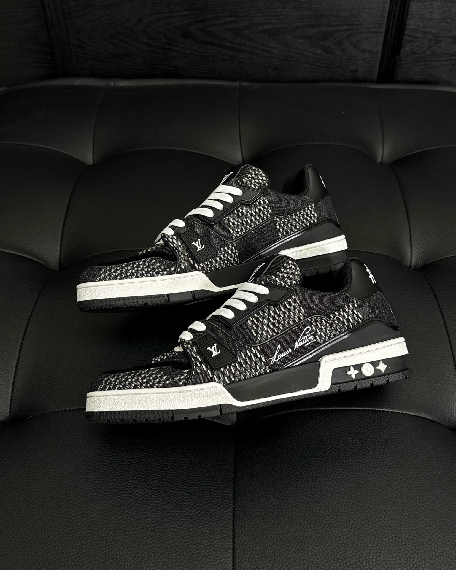 Louis Vuitton Sneaker – LSVT1364