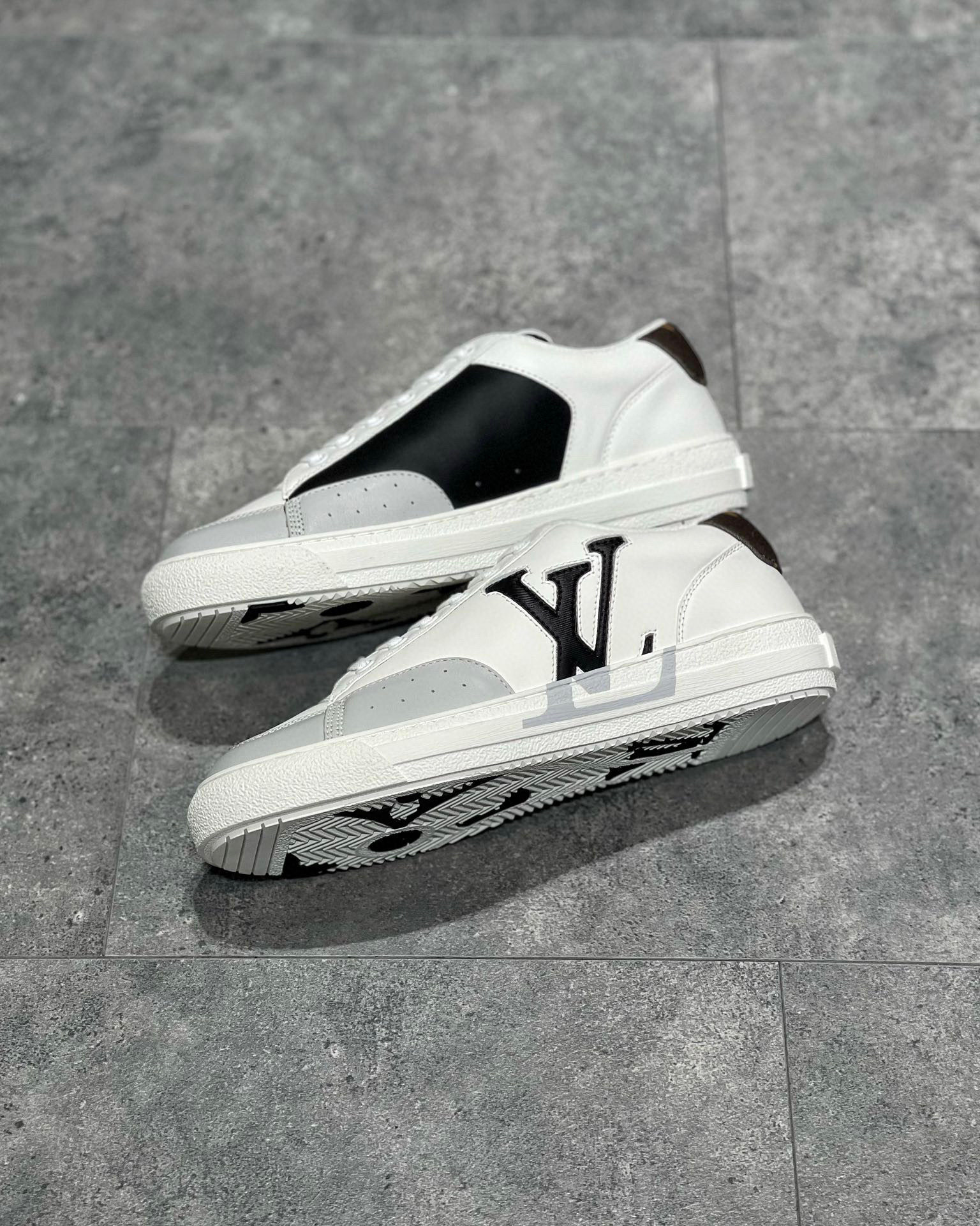 Louis Vuitton Sneaker – LSVT1306