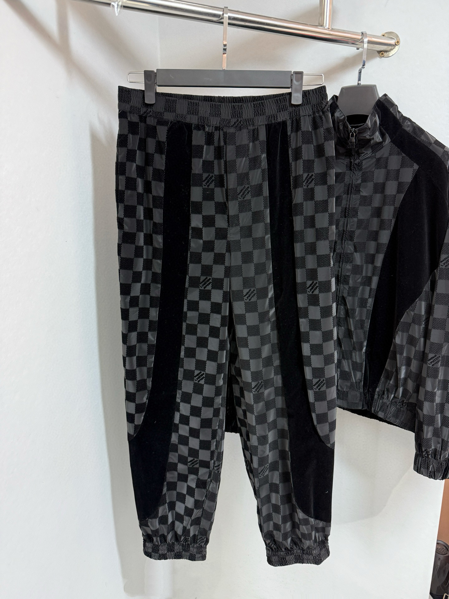 Louis Vuitton Pants – TRJT1187