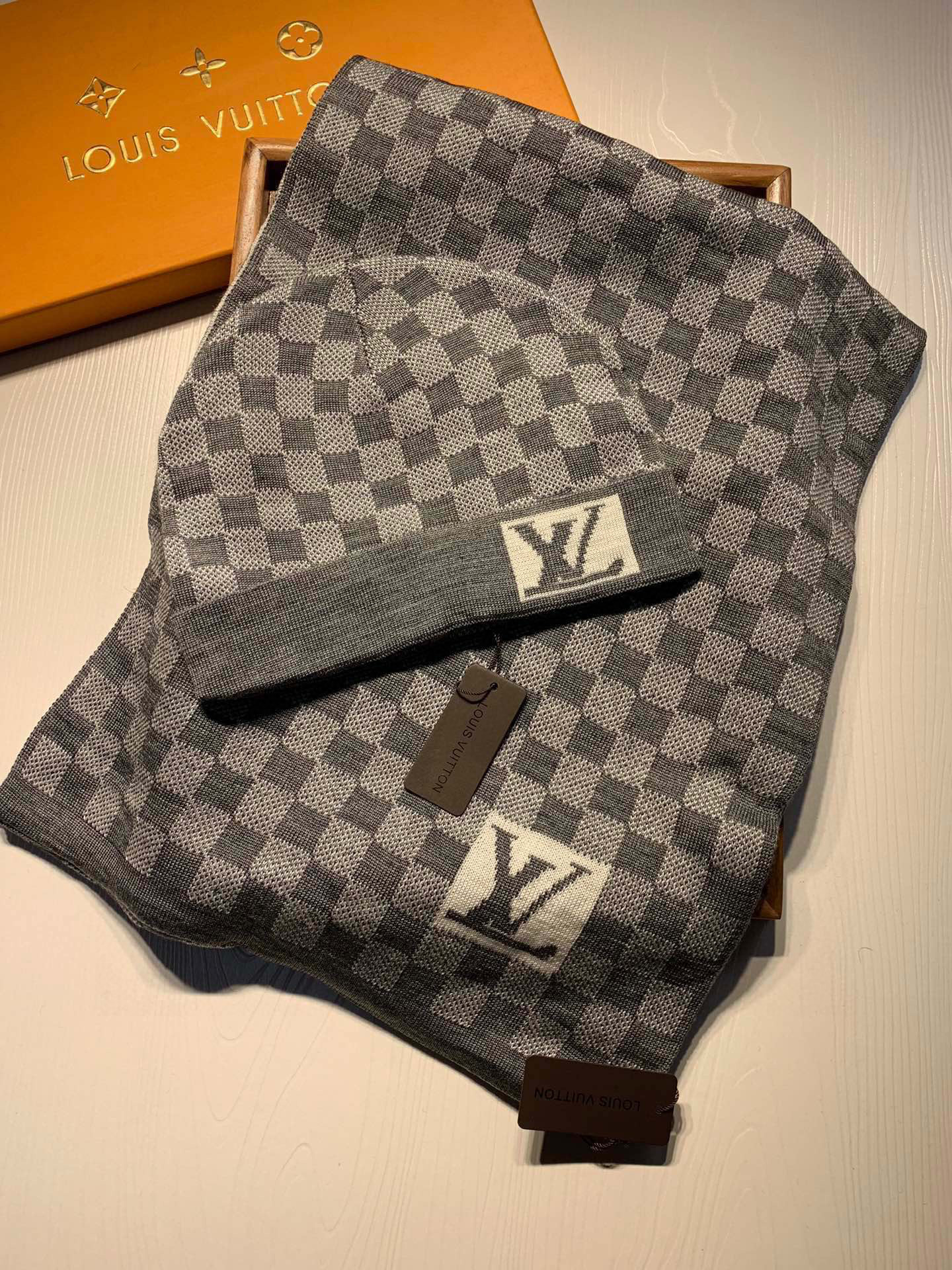 Louis Vuitton Scarf & Hat Set – SCHA1012