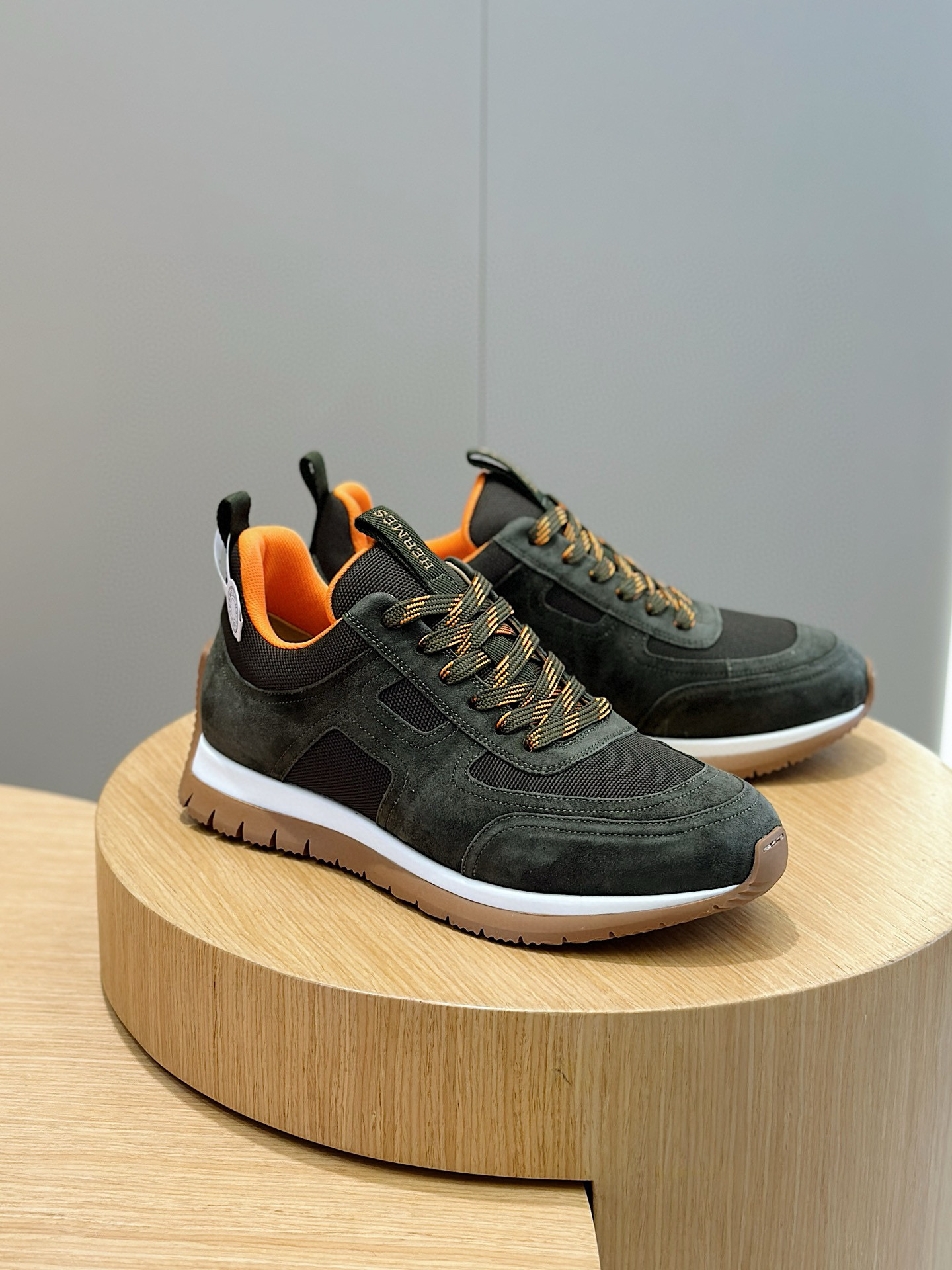 Hermes Sneaker – HRMS1056
