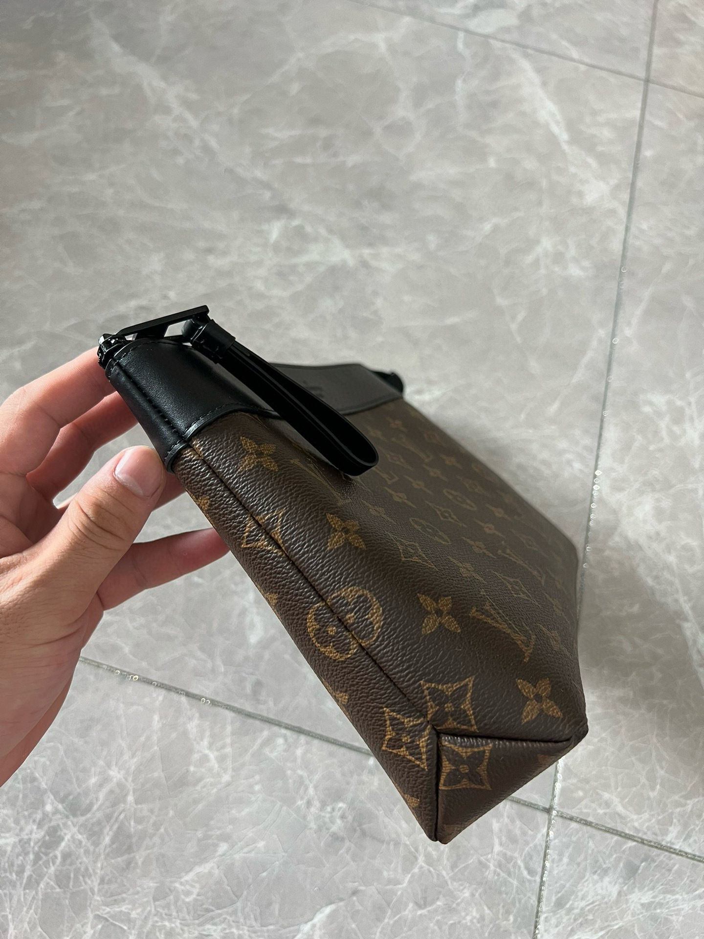 Louis Vuitton Pouch – BHPH1050