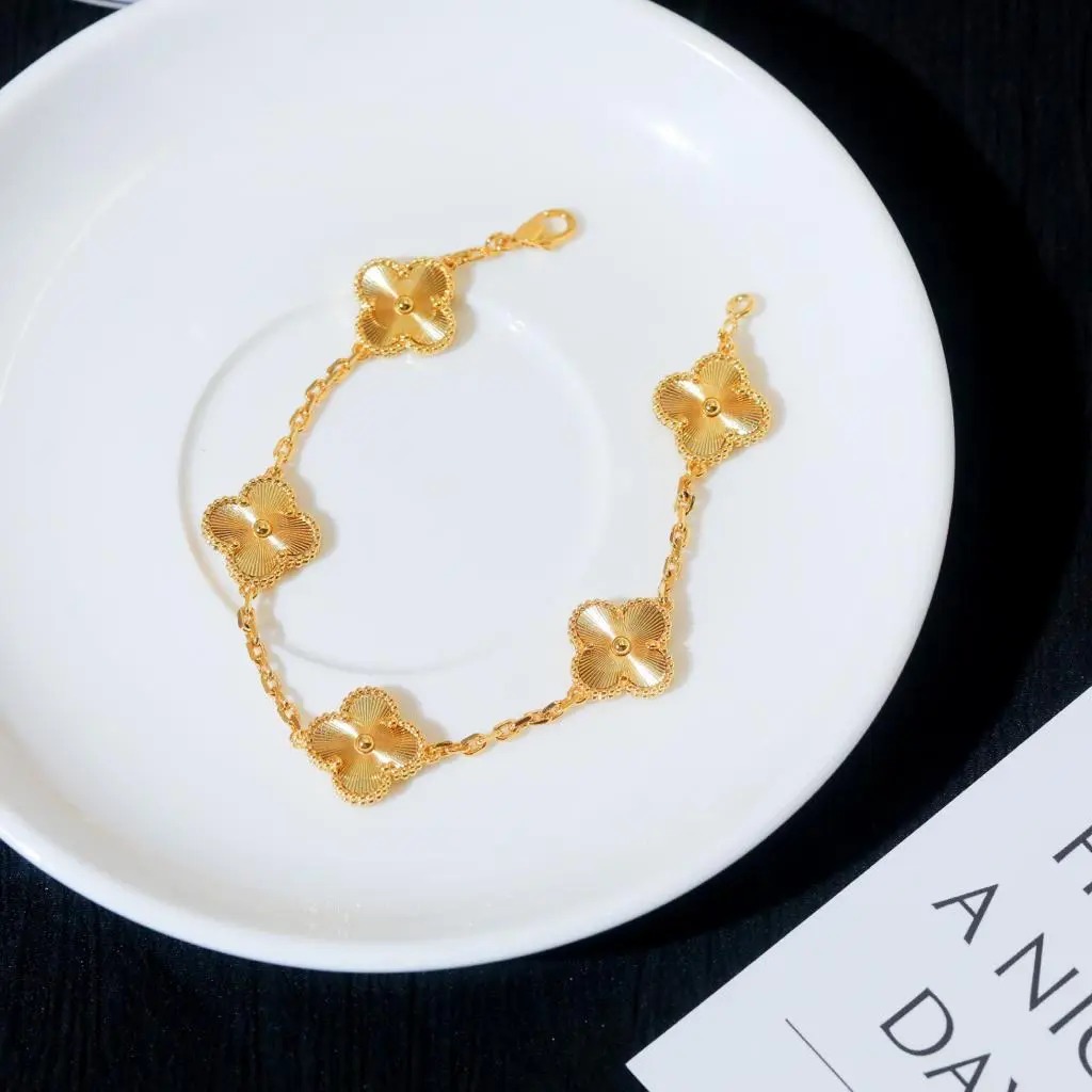 Van Cleef & Arpels Bracelet – JWWM1006
