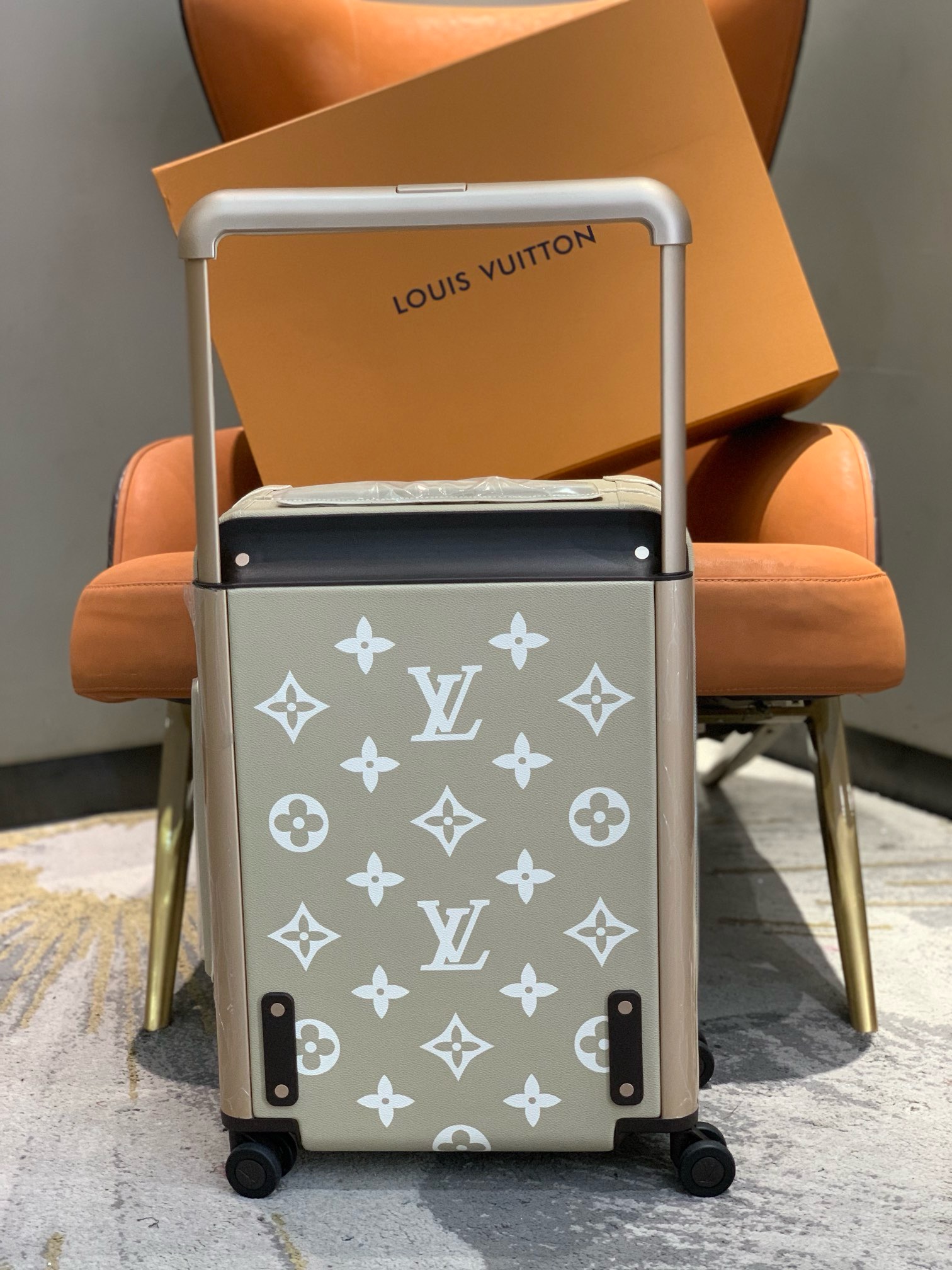 Louis Vuitton Suitcase – BGSC1021