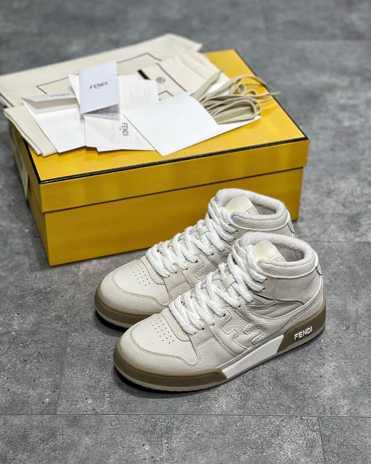 Fendi Sneaker – FEND1073