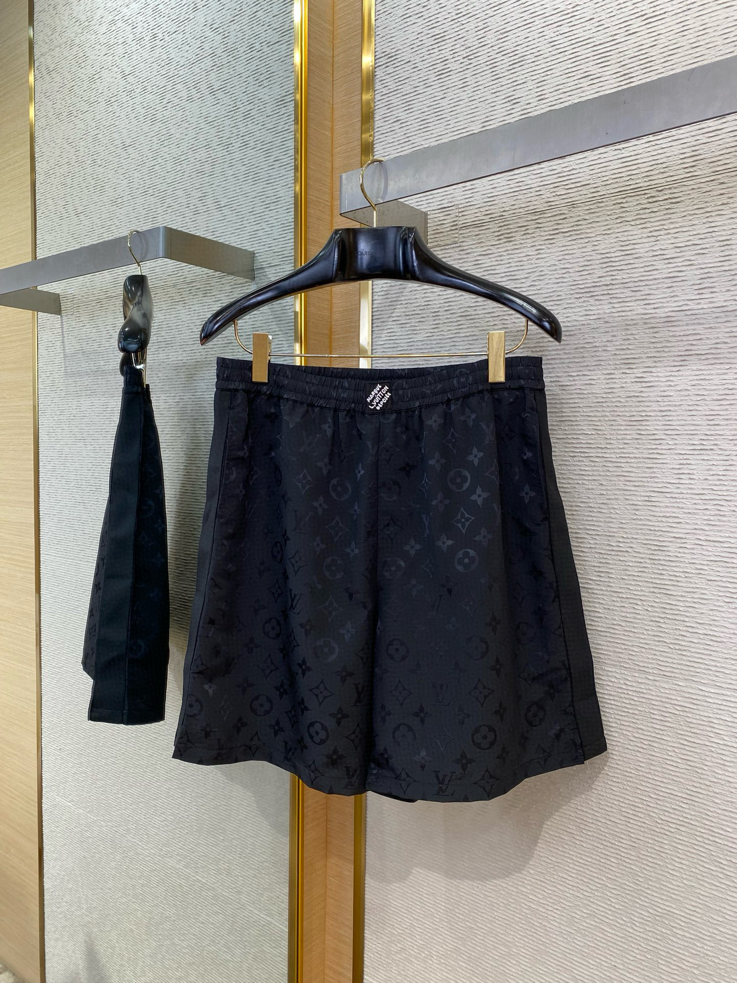 Louis Vuitton Short – TRJT1199