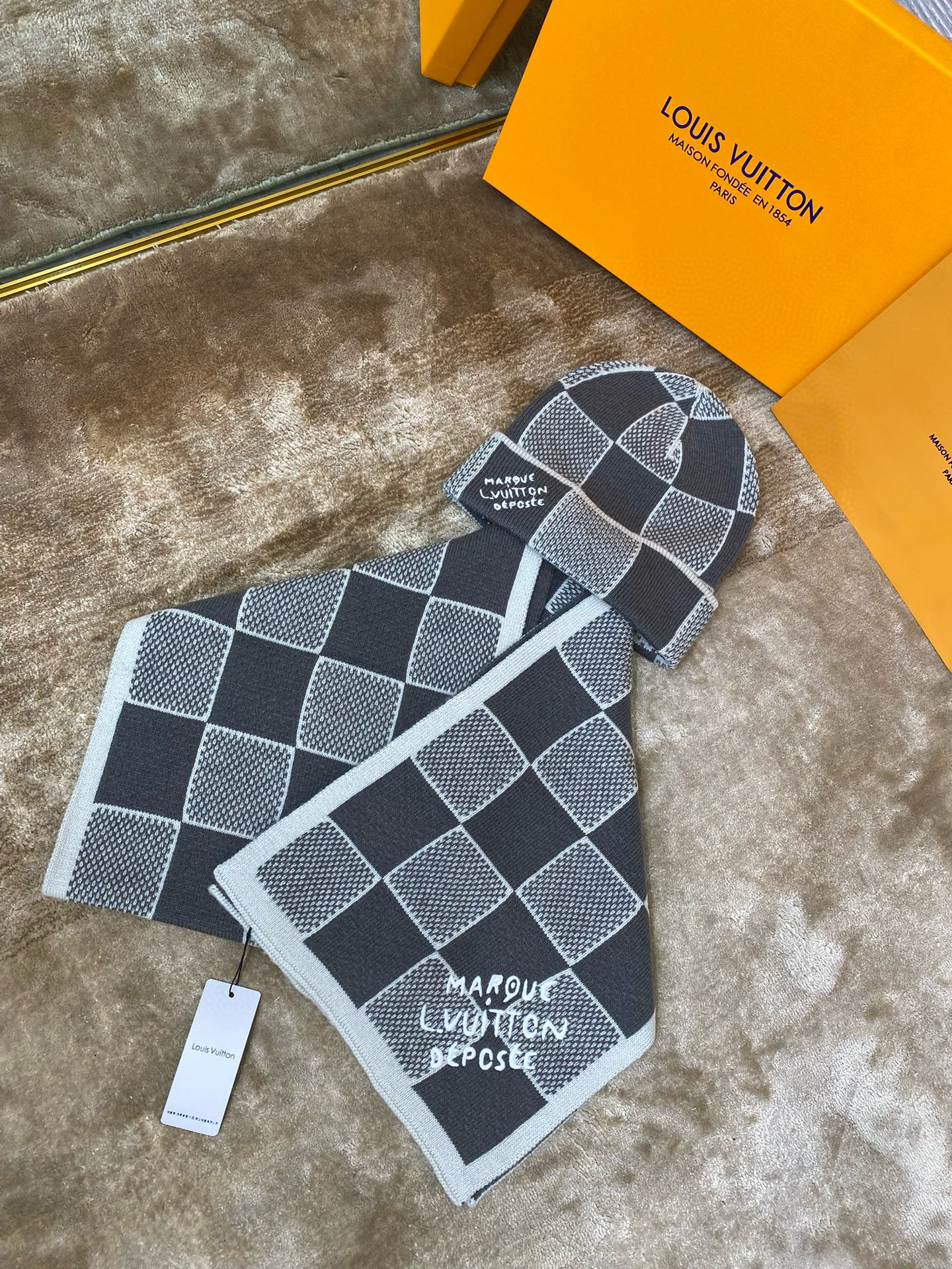 Louis Vuitton Scarf & Hat Set – SCHA1041