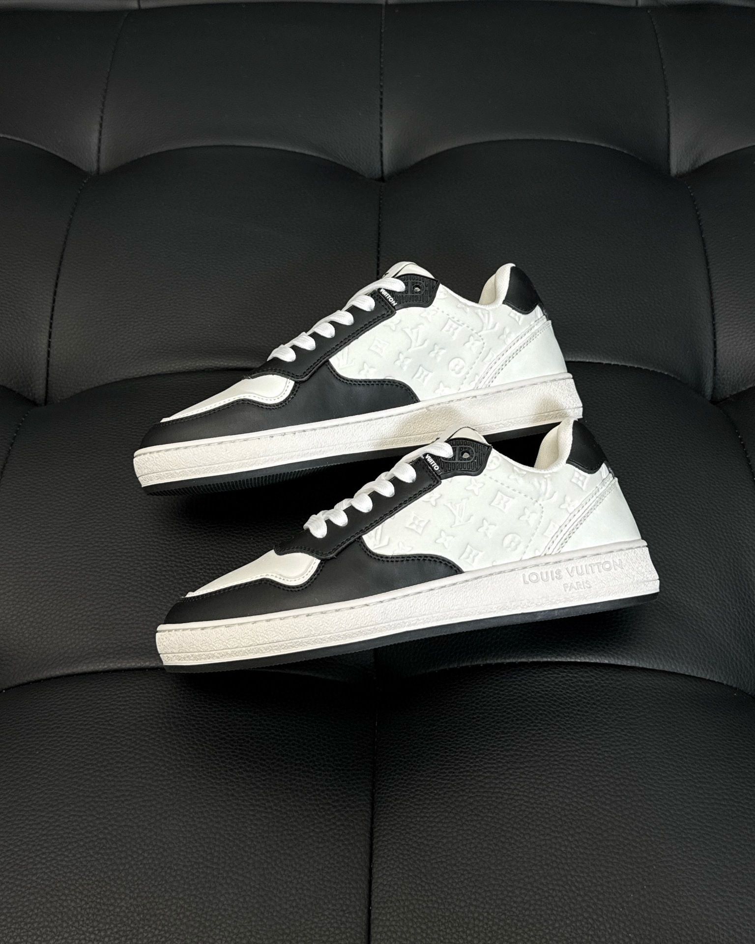 Louis Vuitton Sneaker – LSVT1376