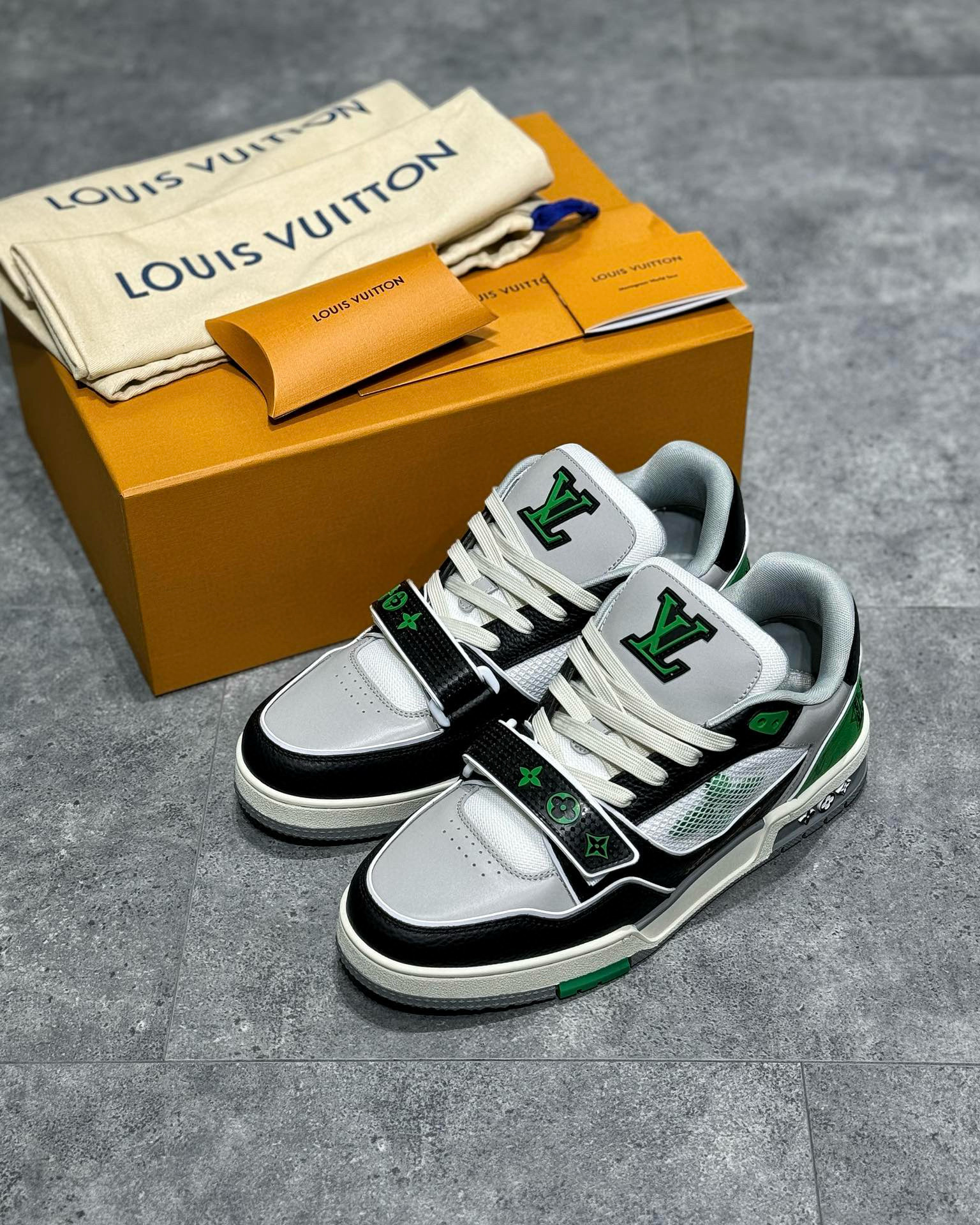 Louis Vuitton Sneaker – LSVT1325
