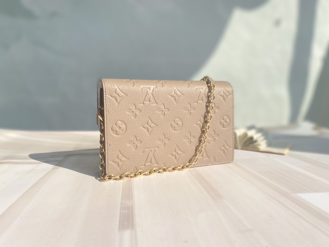 Louis Vuitton Shoulder Bag – LVSH1023