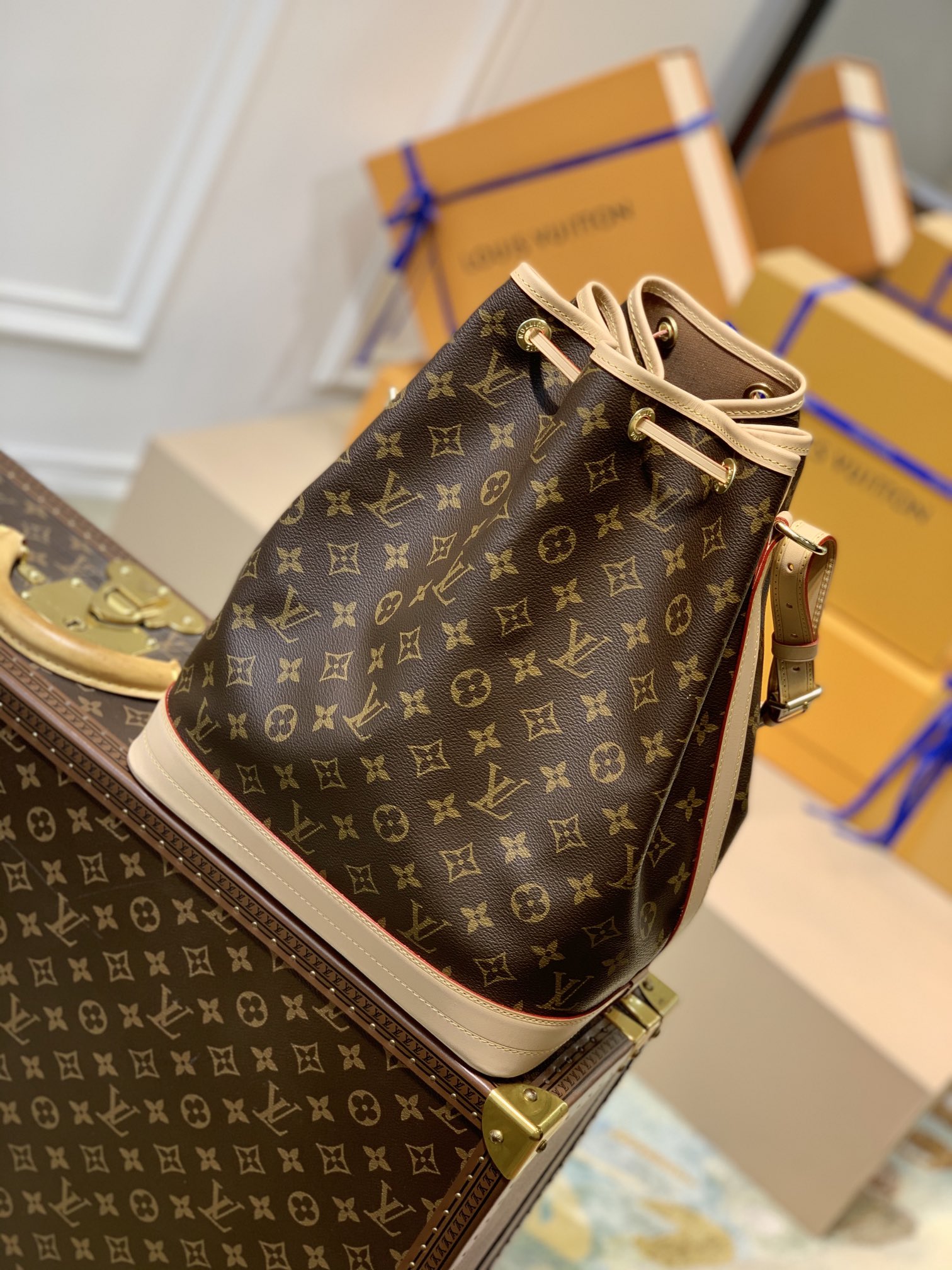 Louis Vuitton Shoulder Bag – LVSH1087