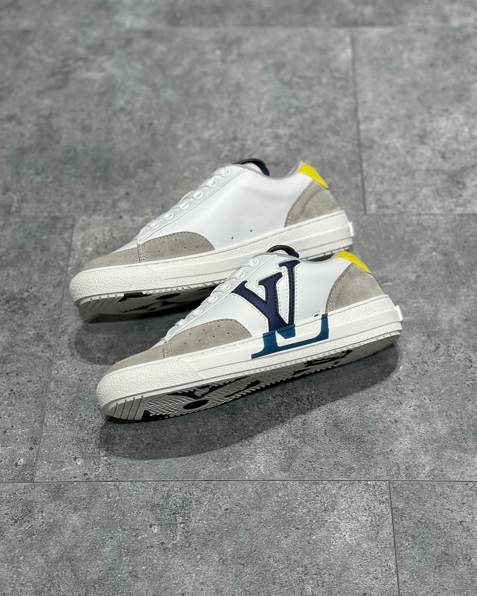 Louis Vuitton Sneaker – LSVT1297