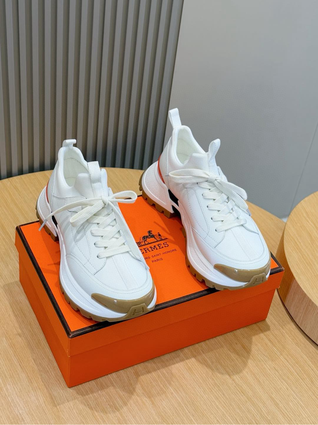 Hermes Sneaker – HRMS1057
