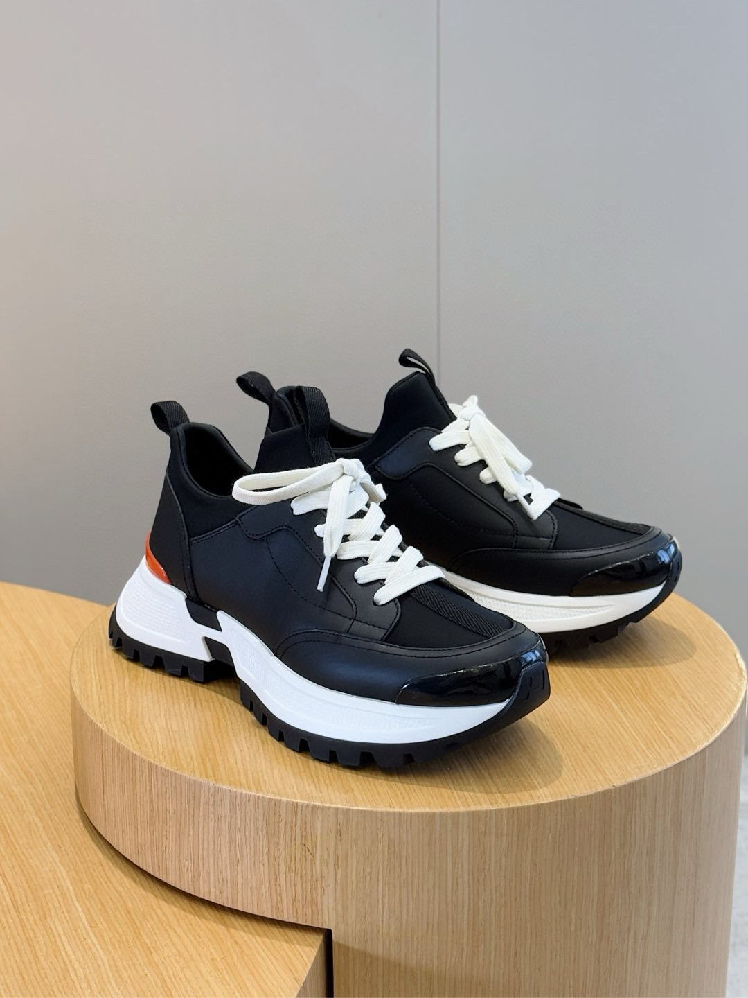 Hermes Sneaker – HRMS1058
