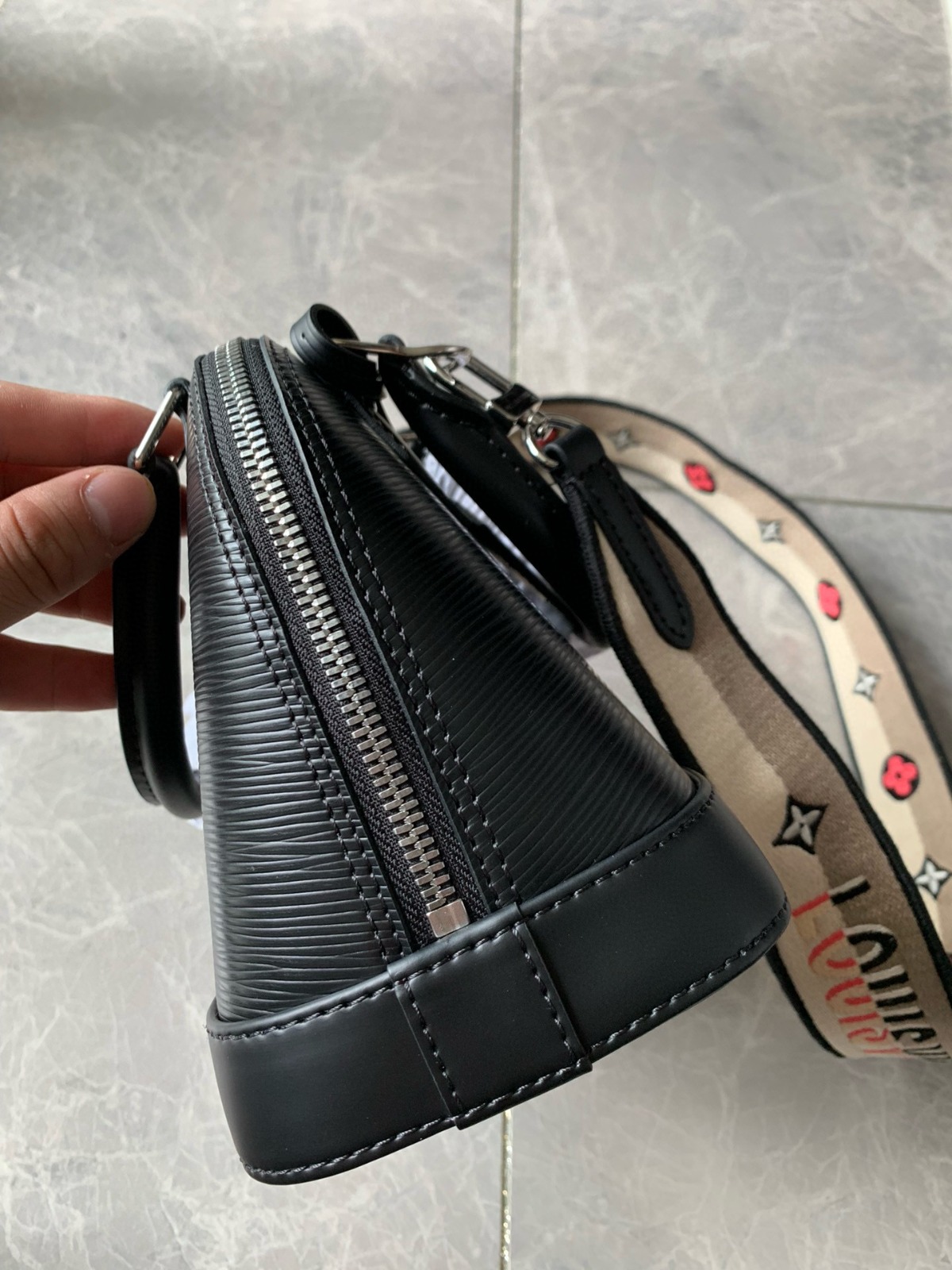 Louis Vuitton Shoulder Bag – LVSH1215