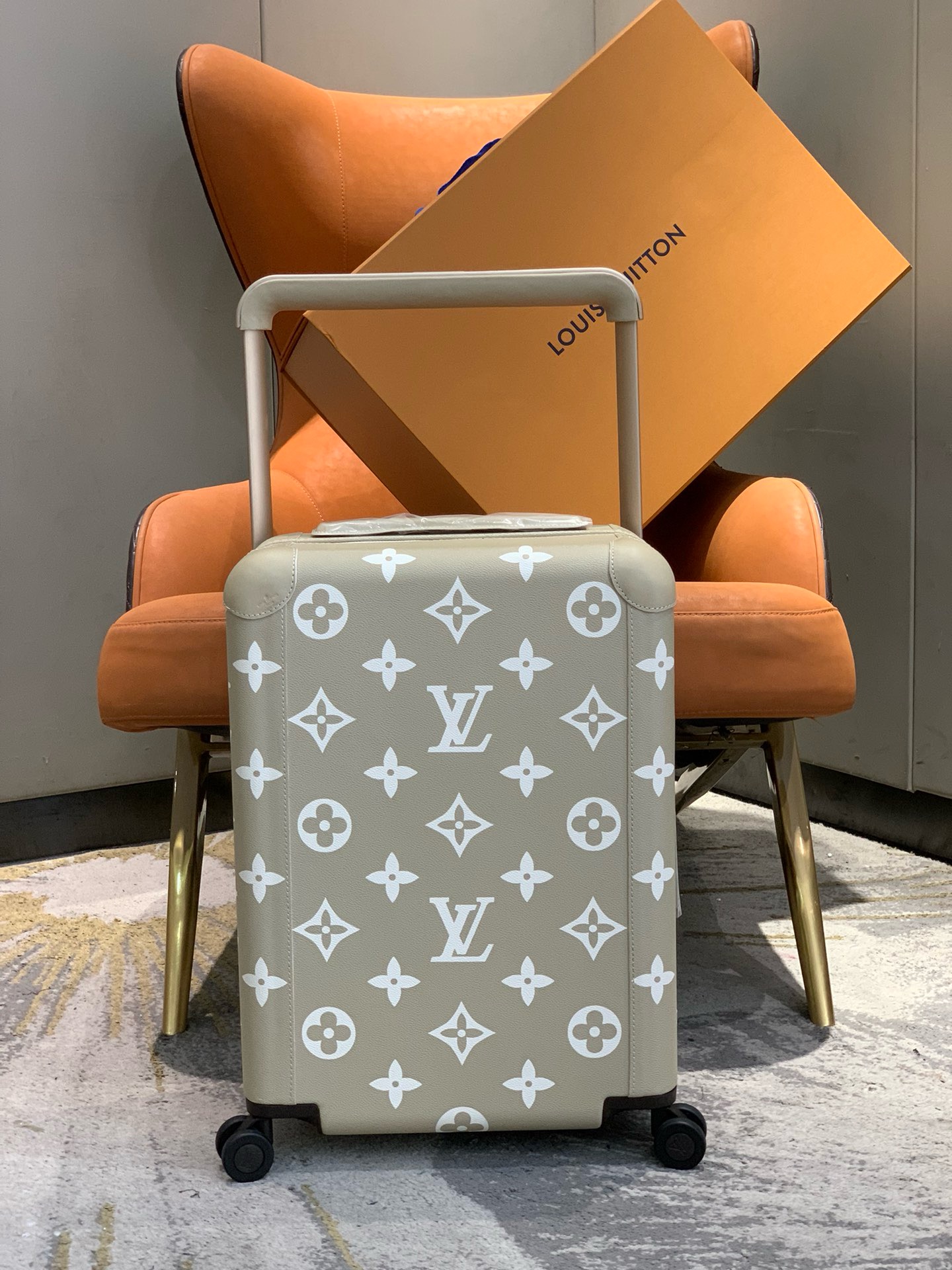 Louis Vuitton Suitcase – BGSC1021