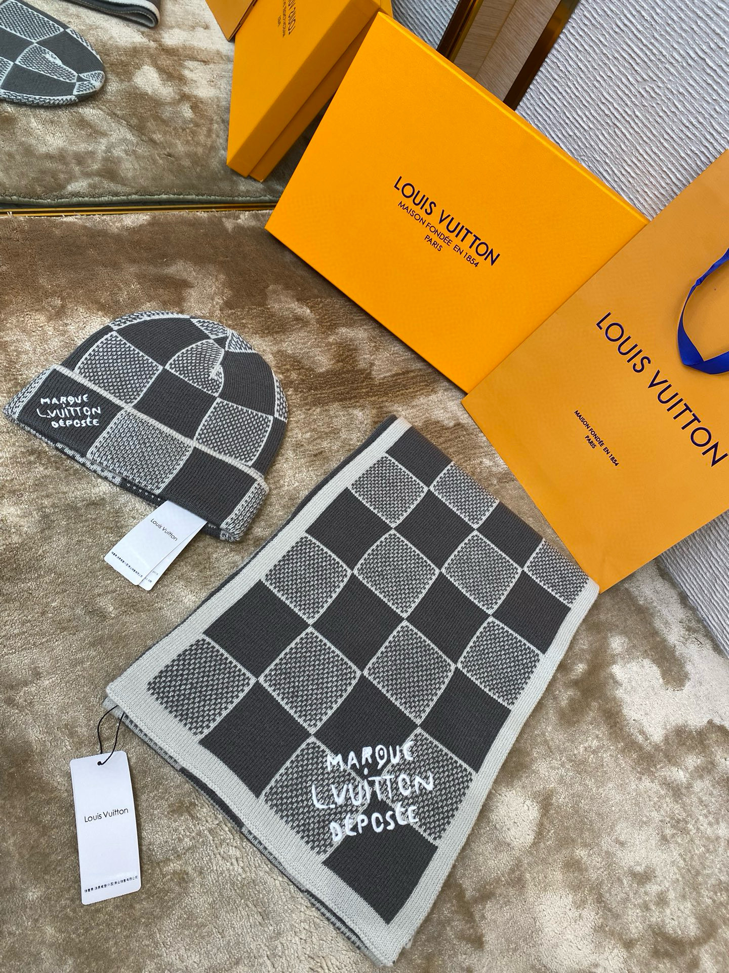Louis Vuitton Scarf & Hat Set – SCHA1041