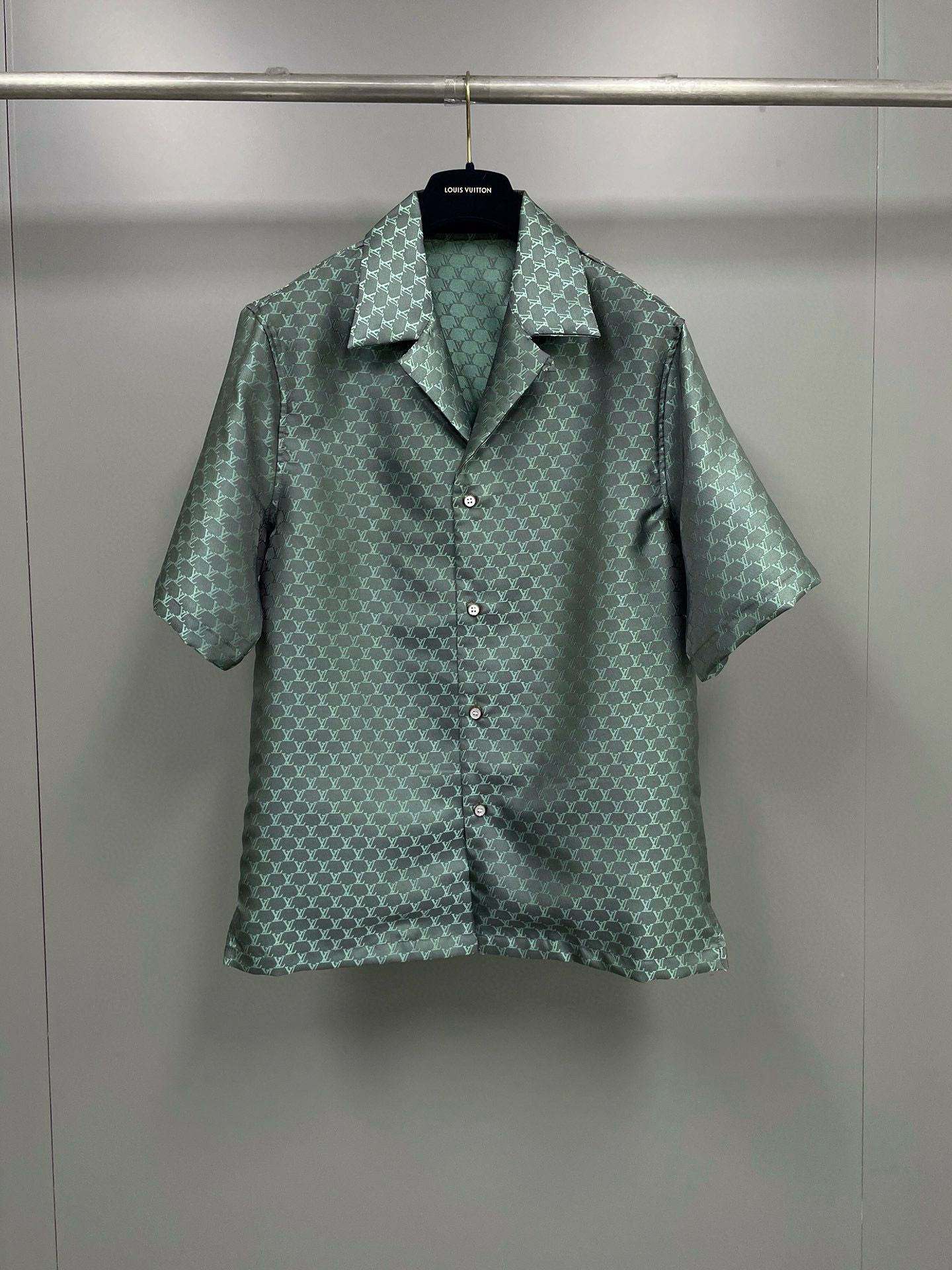 Louis Vuitton Shirt – TRJK1156