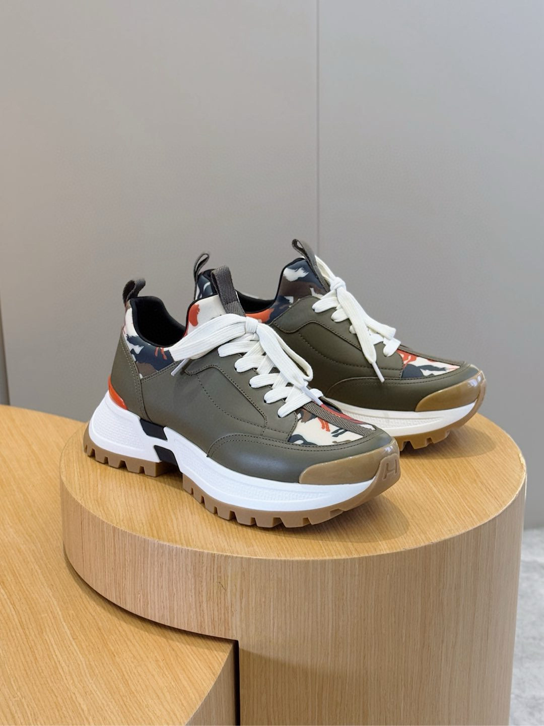 Hermes Sneaker – HRMS1059