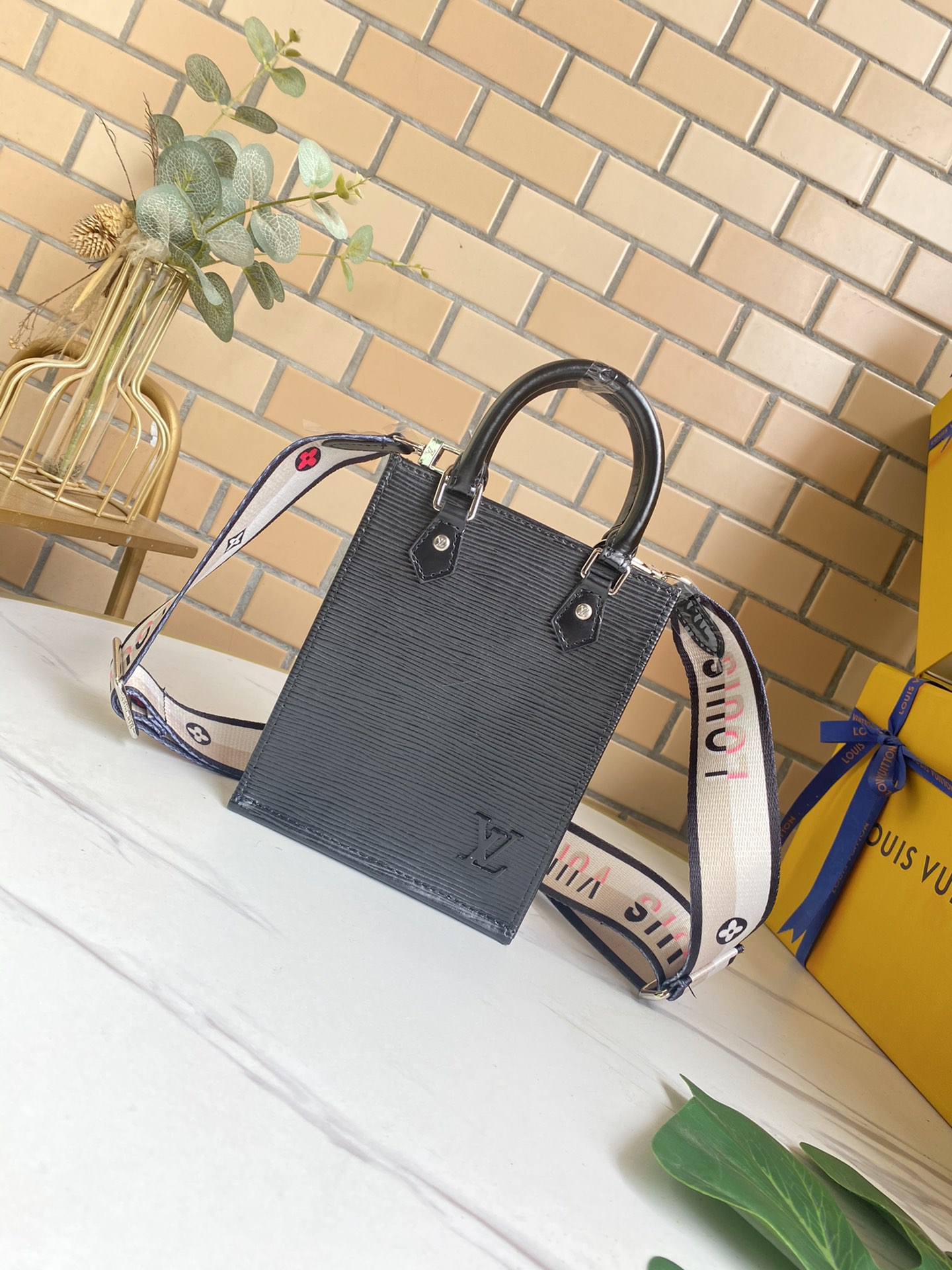 Louis Vuitton Shoulder Bag – LVSH1062