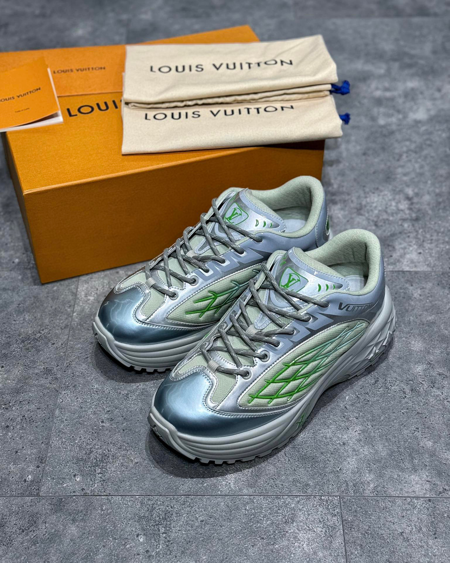 Louis Vuitton Sneaker – LSVT1310