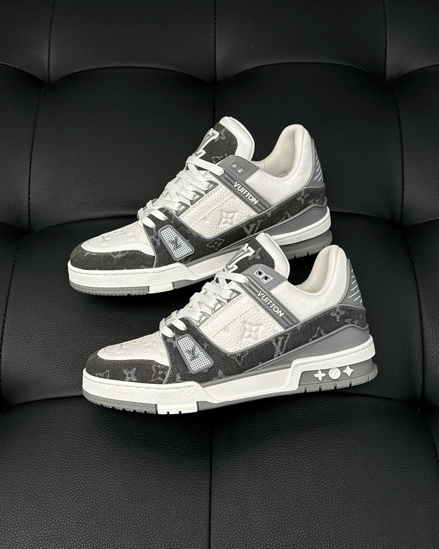 Louis Vuitton Sneaker – LSVT1393