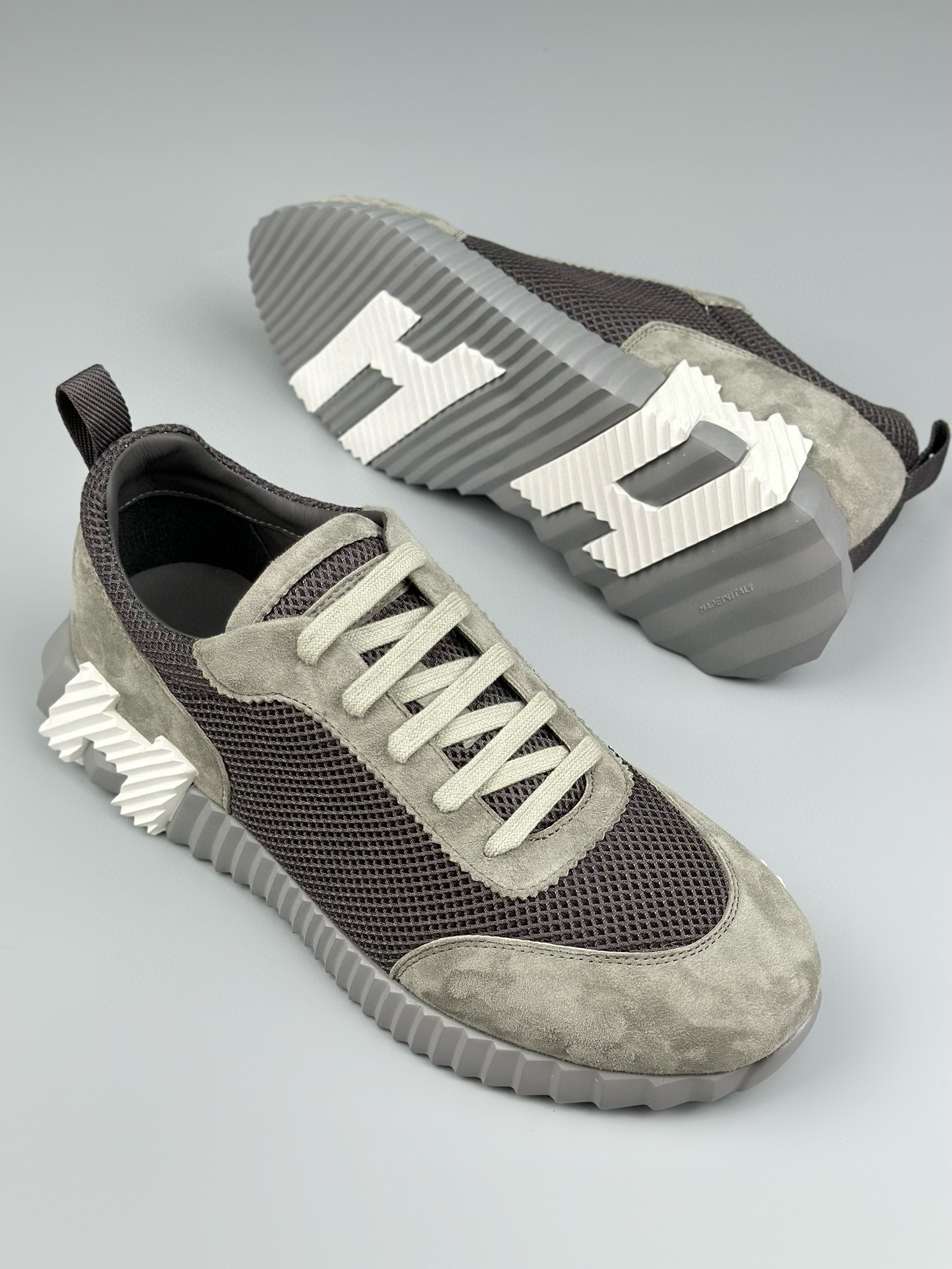 Hermes Sneaker – HRMS1024