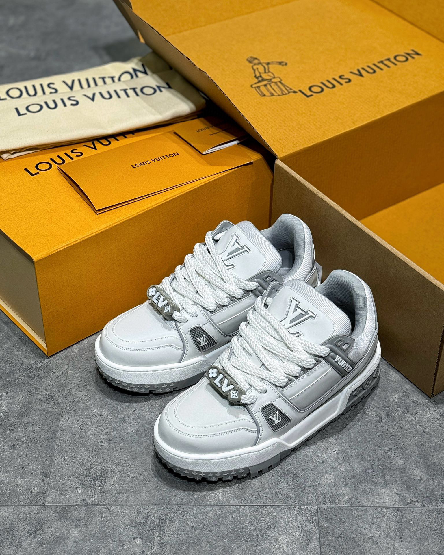 Louis Vuitton Sneaker – LSVT1332