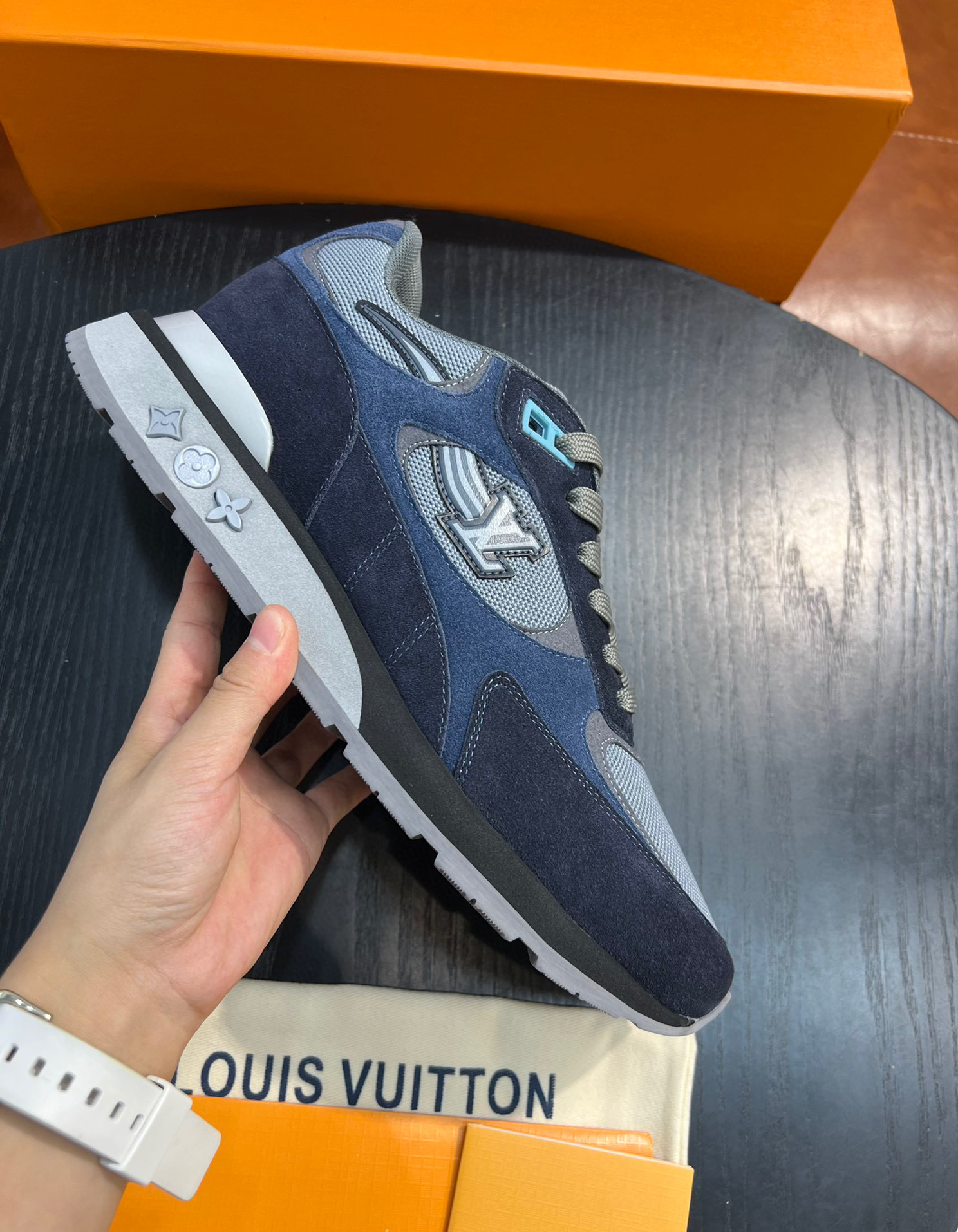 Louis Vuitton Sneaker – LSVT1197