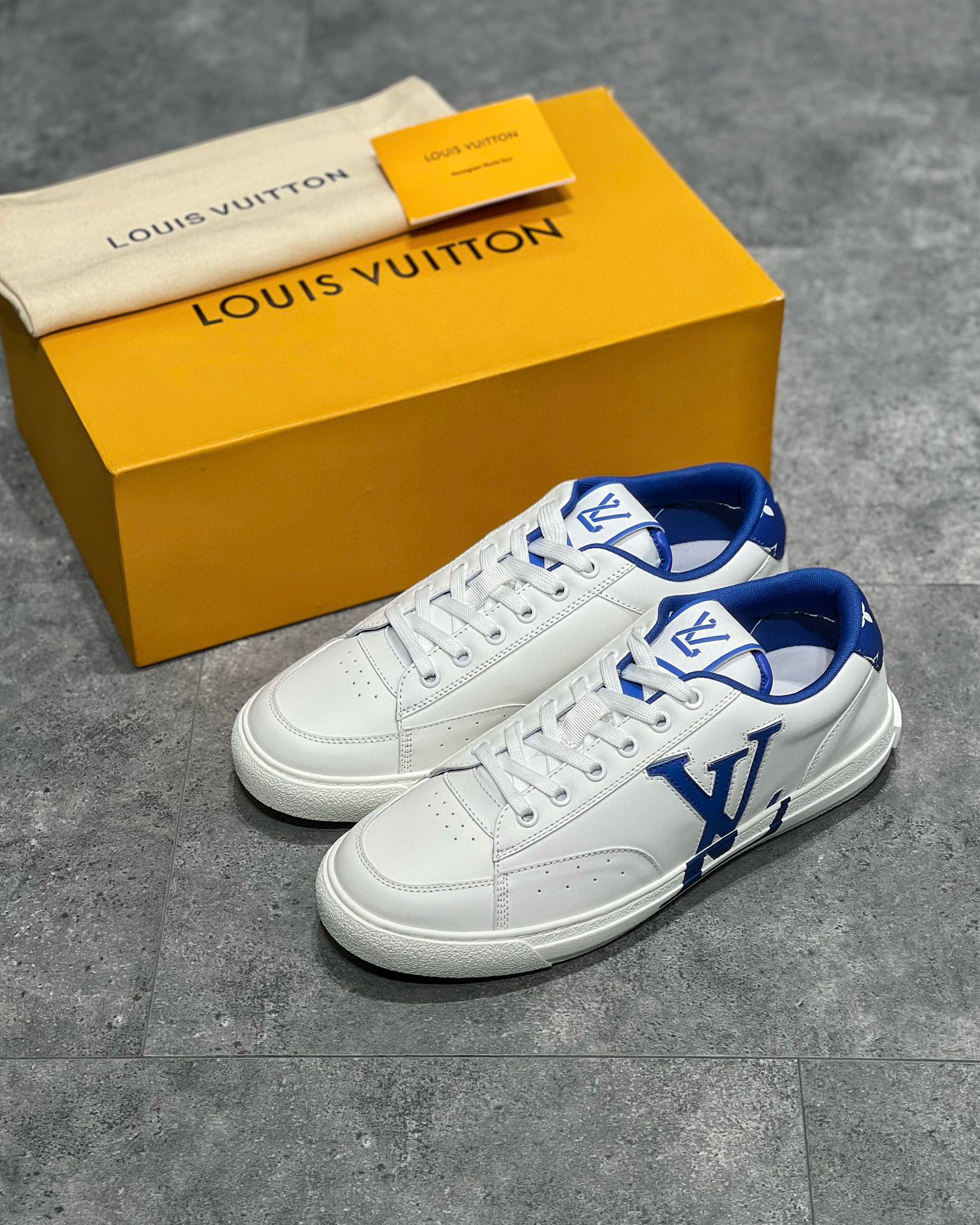 Louis Vuitton Sneaker – LSVT1305