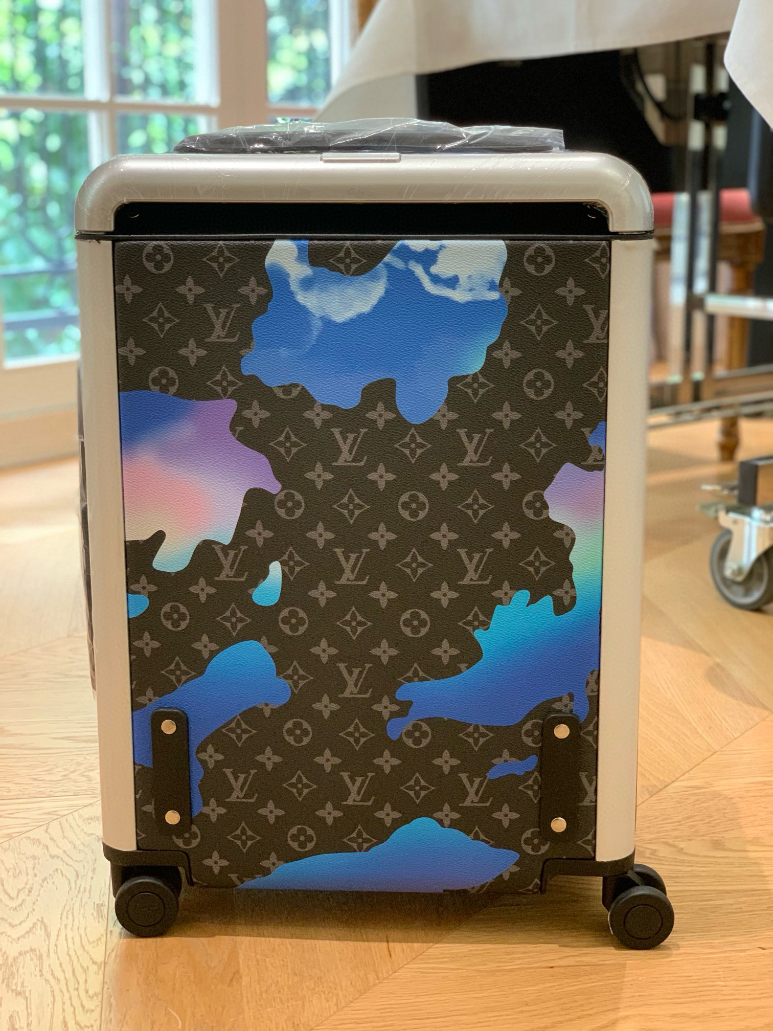 Louis Vuitton Suitcase – BGSC1016