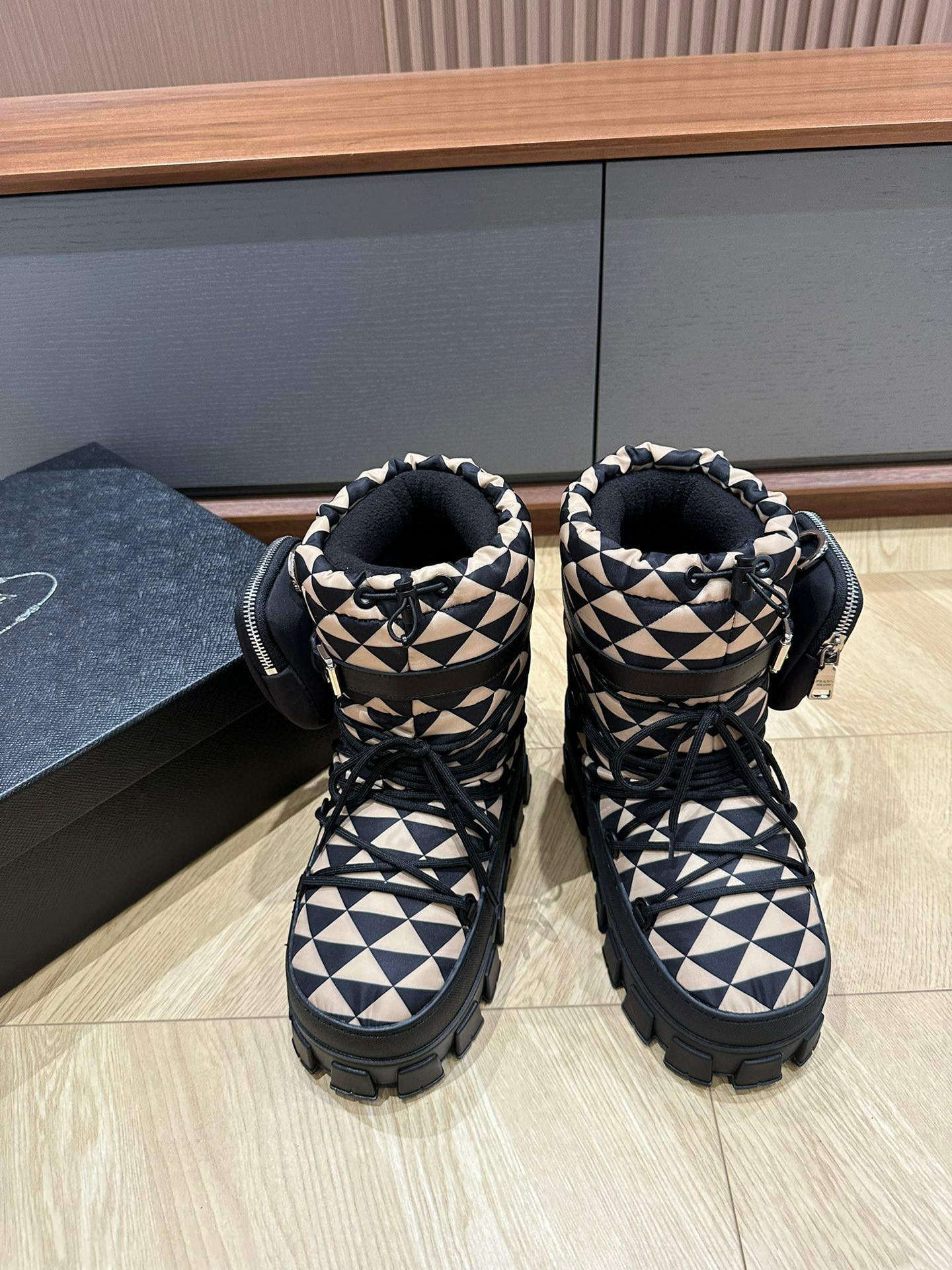 Prada Bots – WPRD1028