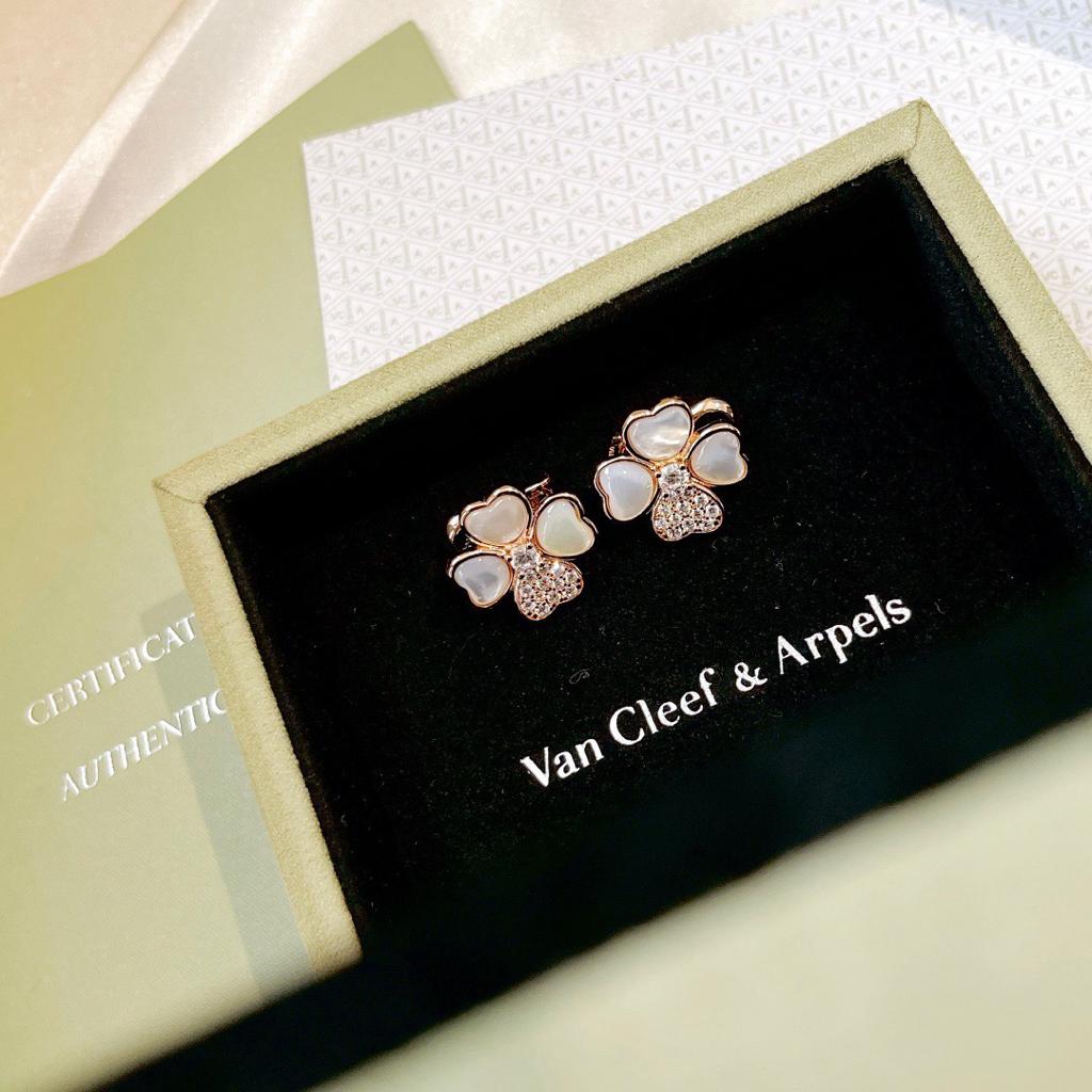 Van Cleef & Arpels Earrings – JWWM1041