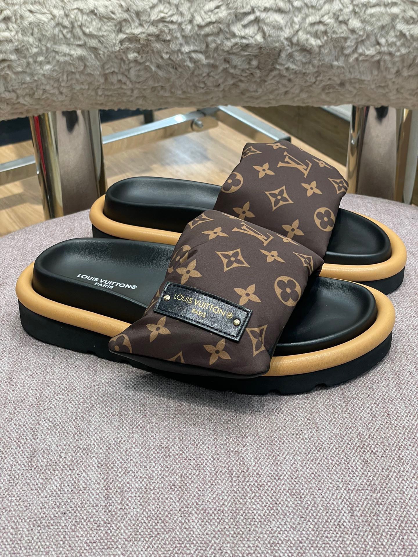Louis Vuitton Slipper – SLPR11890