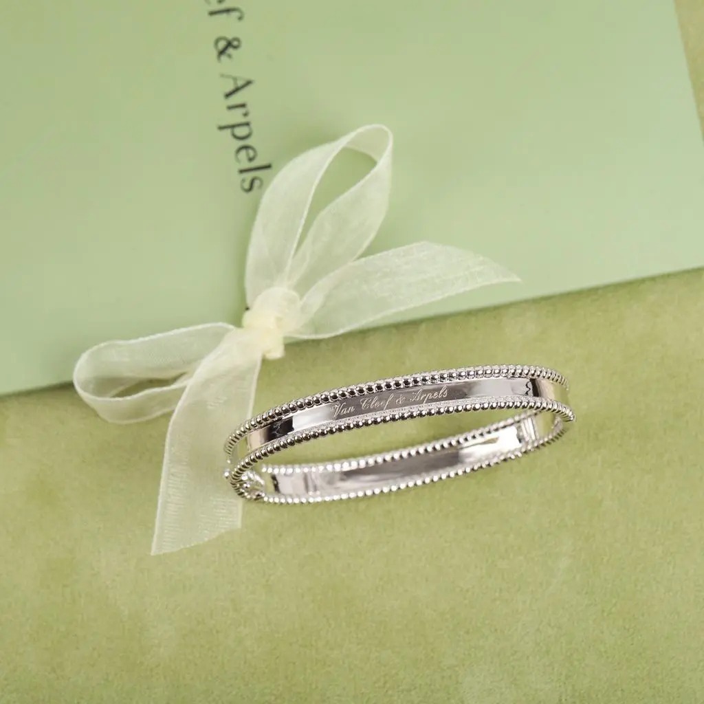 Van Cleef & Arpels Bracelet – JWWM1031