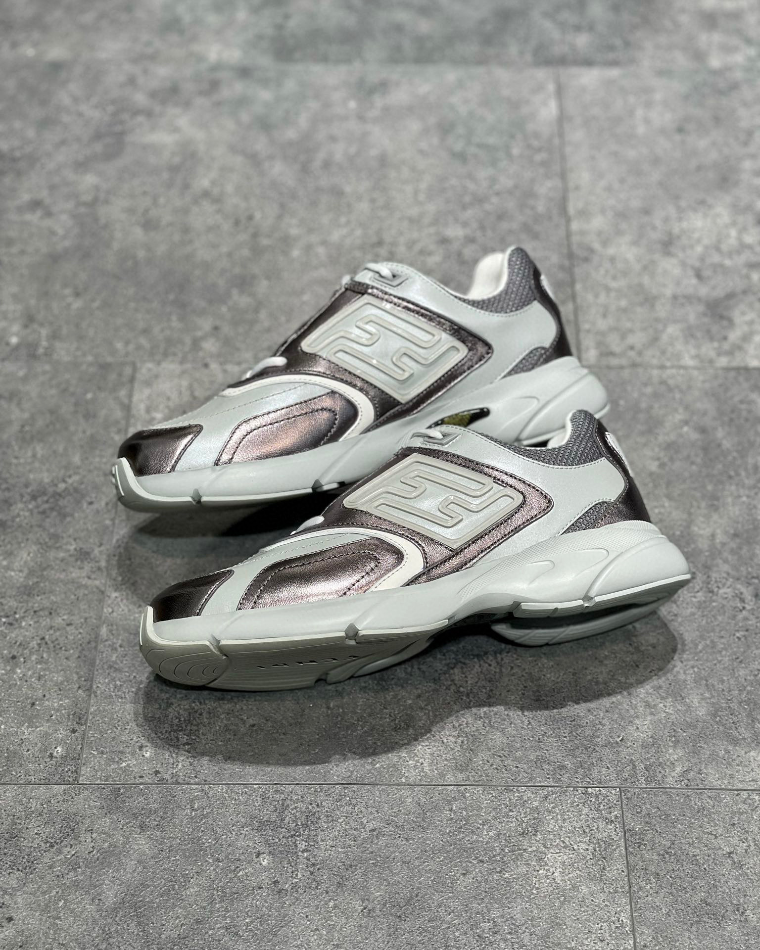 Fendi Sneaker – FEND1070