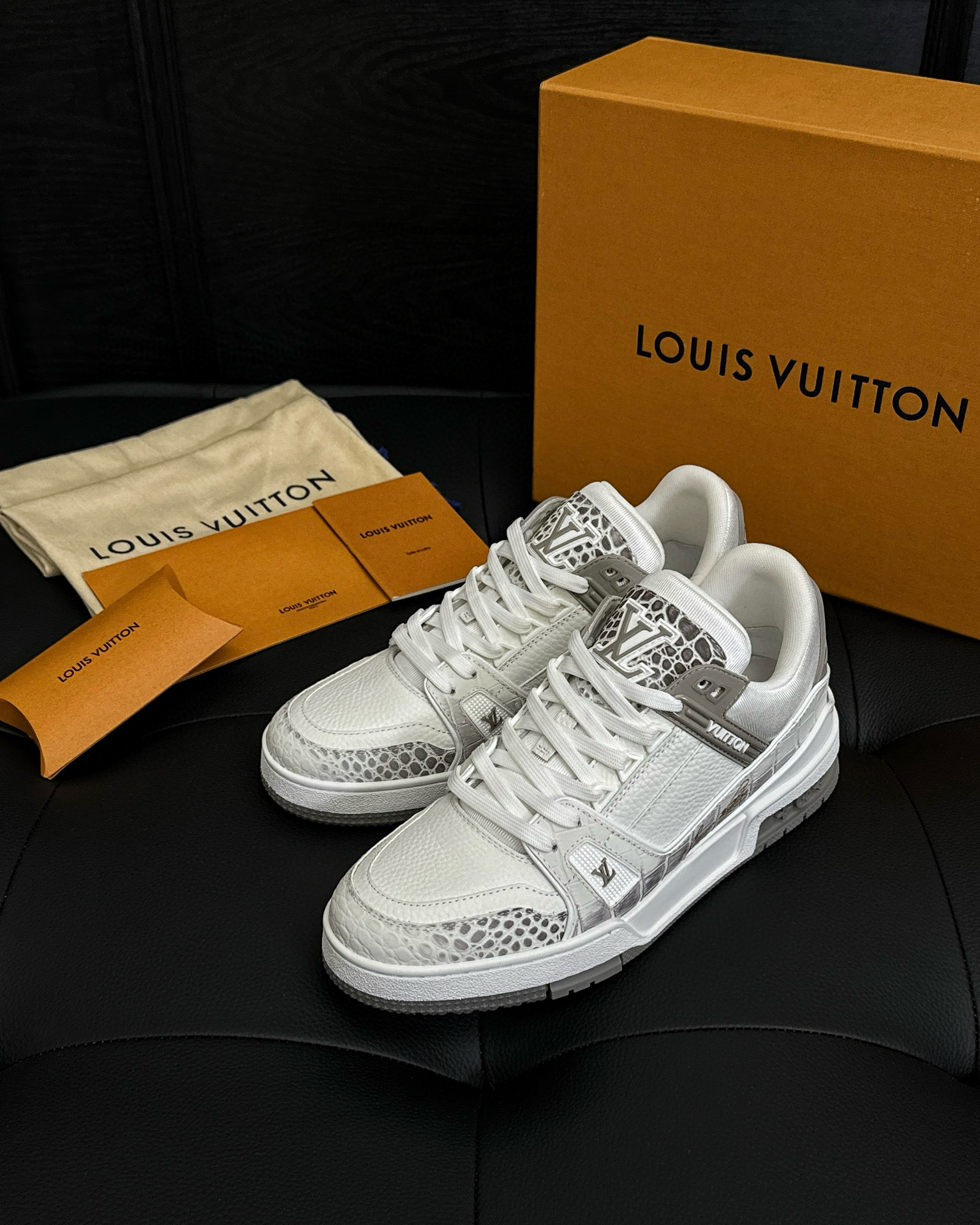 Louis Vuitton Sneaker – LSVT1404