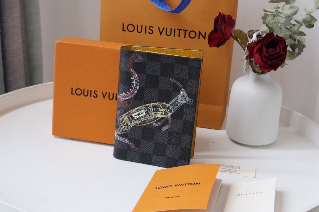 Louis Vuitton Wallet – MWLT1101